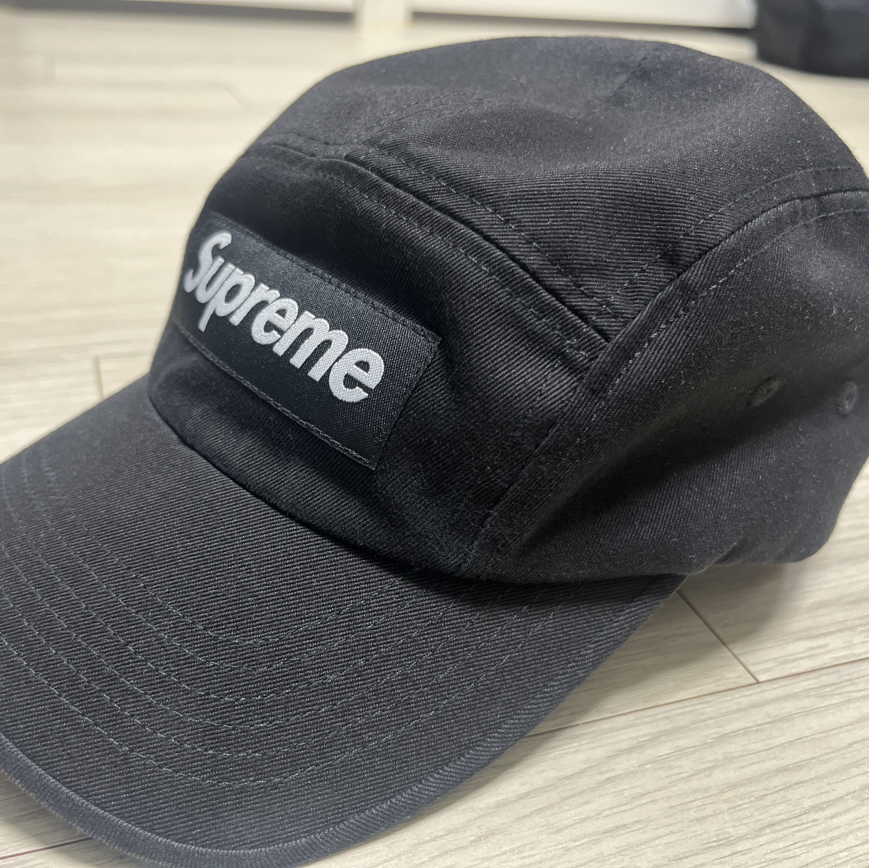 Supreme Washed Chino Twill Camp Cap Black 착용 스타일