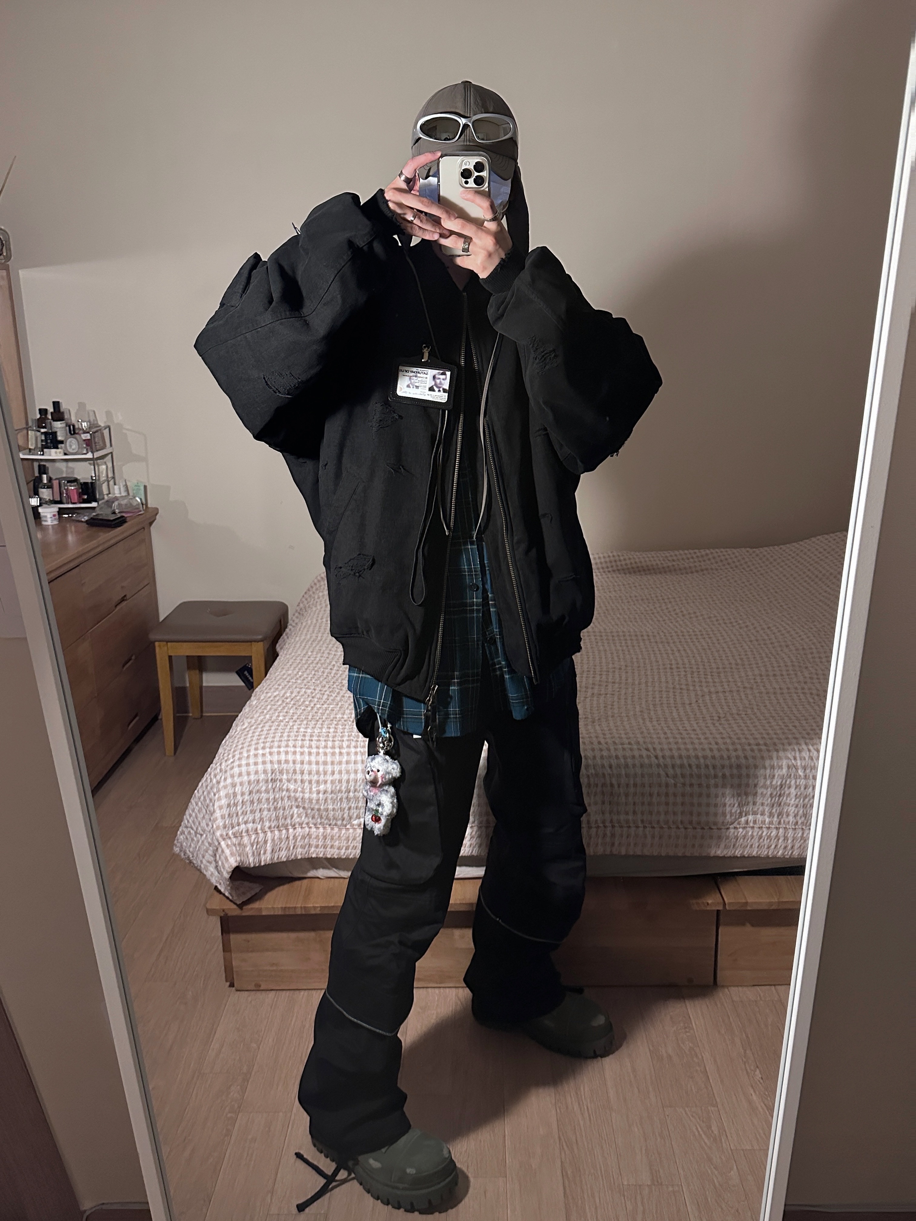 Balenciaga Combat Strike 20mm Boot Kaki, Farfromwhat Far Round Cargo Pants Black 착용 스타일 - 1