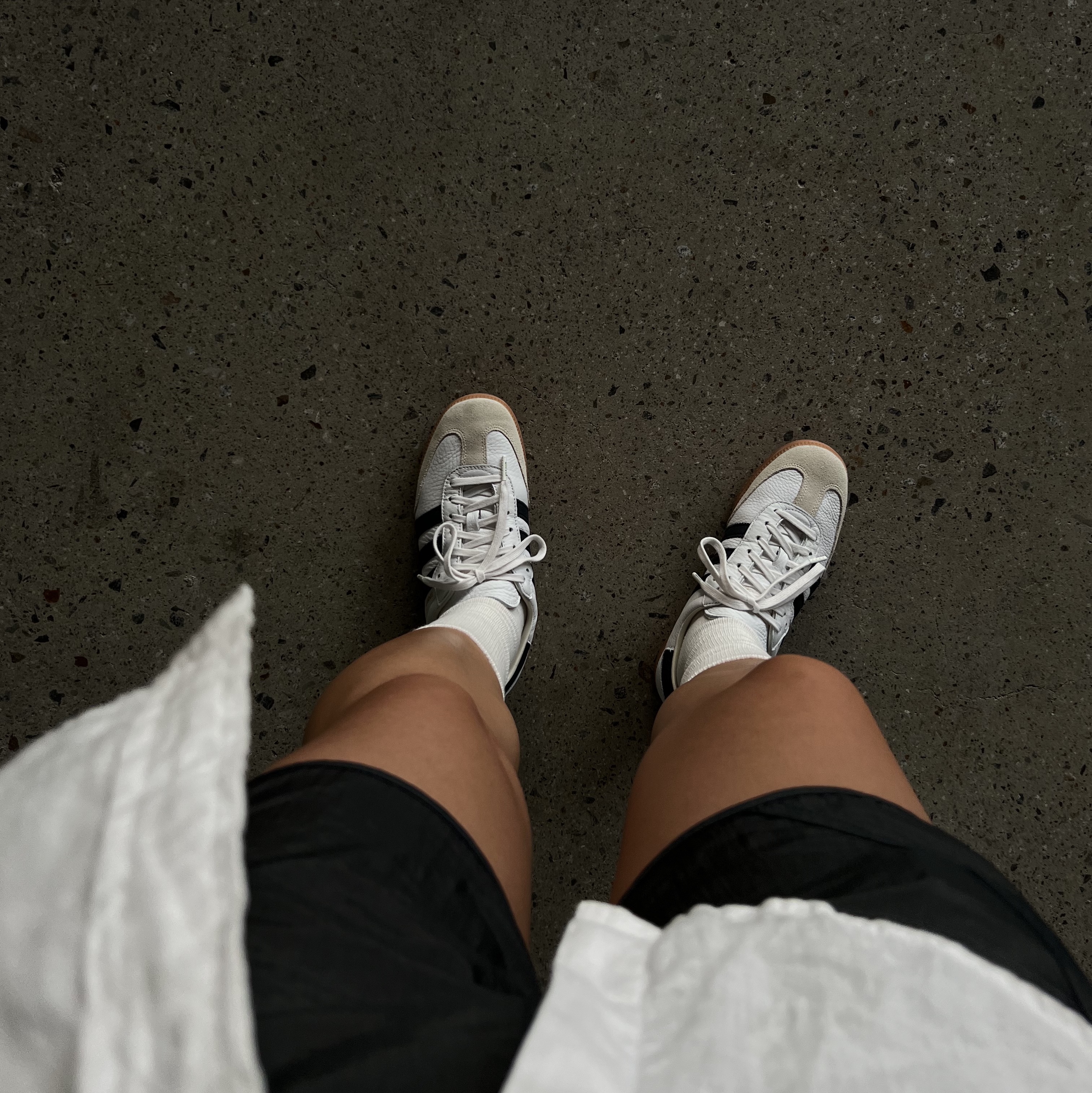Adidas x Sporty & Rich Samba Cloud White Legend Ink 착용 스타일