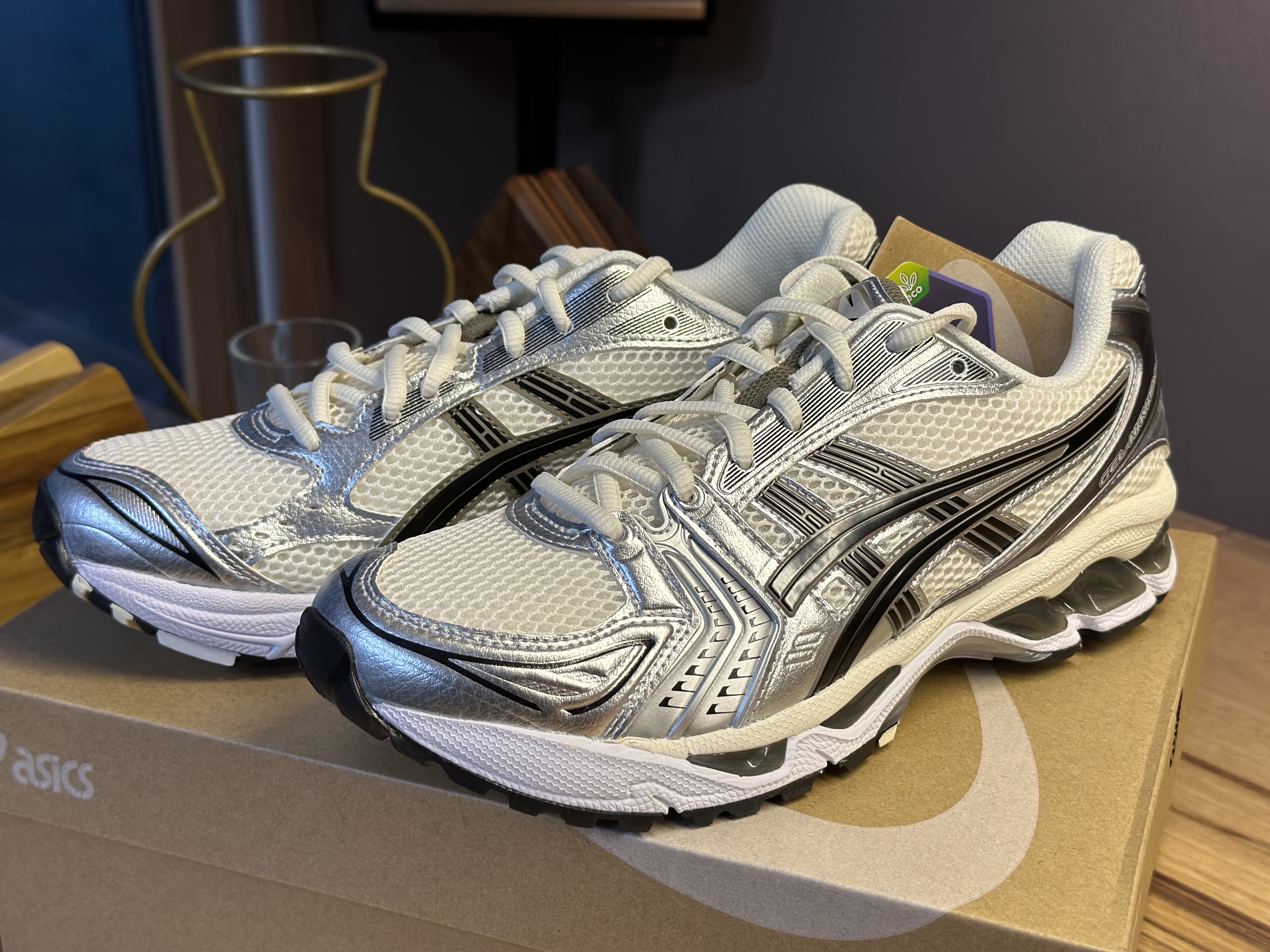 Asics Gel-Kayano 14 Cream Black, (W) Asics Gel-Kayano 14 White Midnight 착용 스타일 - 2