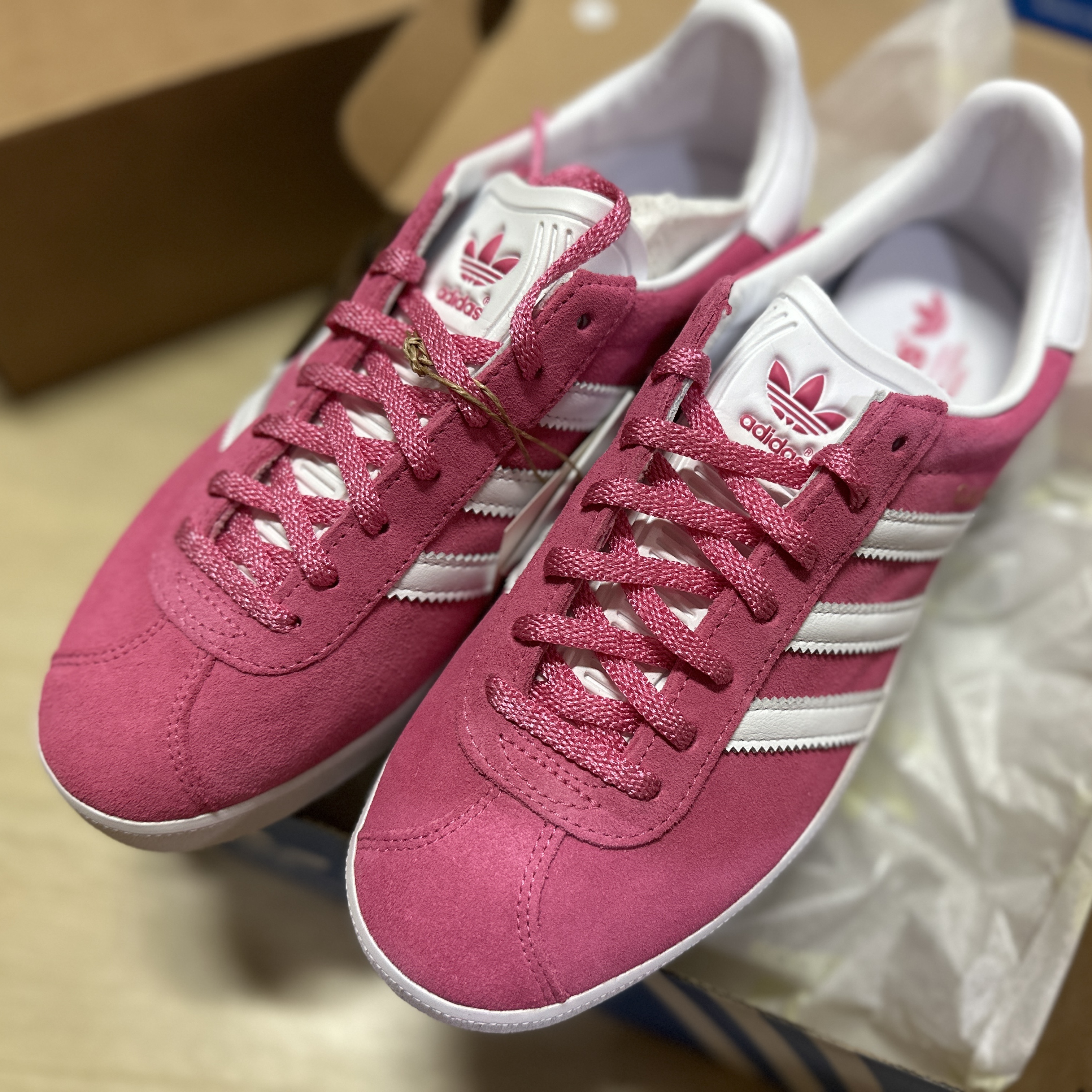 Adidas Gazelle 85 Pink Fusion Cloud White 착용 스타일 - 1