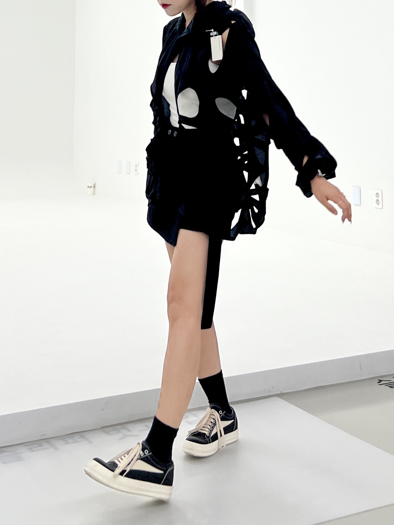 (W) Rick Owens Drkshdw Suede Vintage Sneakers Dark Dust, Rick Owens Drkshdw Suede Vintage Sneakers Dark Dust Pearl Milk White 착용 스타일 - 5