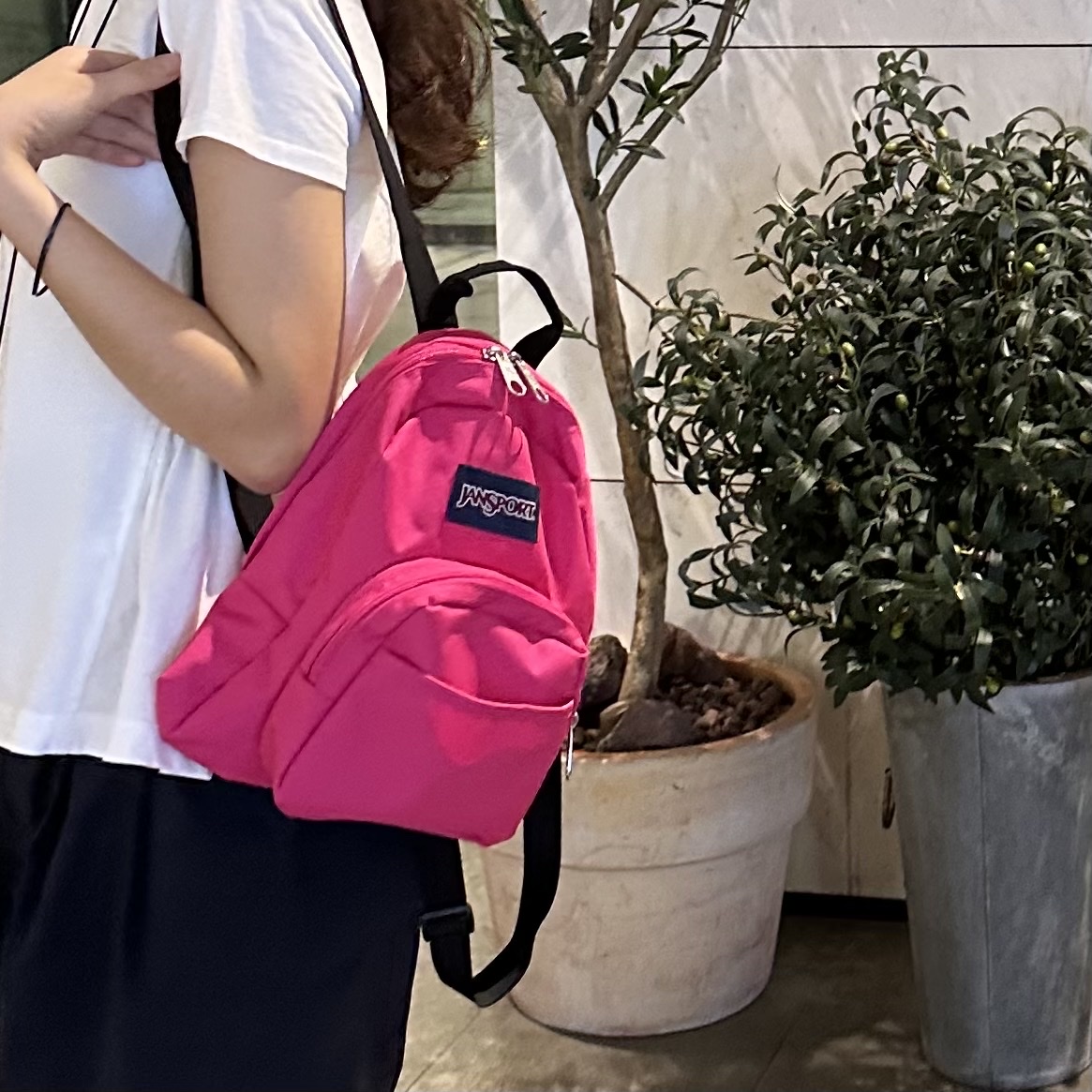 Jansport Half Pint Mini Backpack Midnight Magenta 착용 스타일