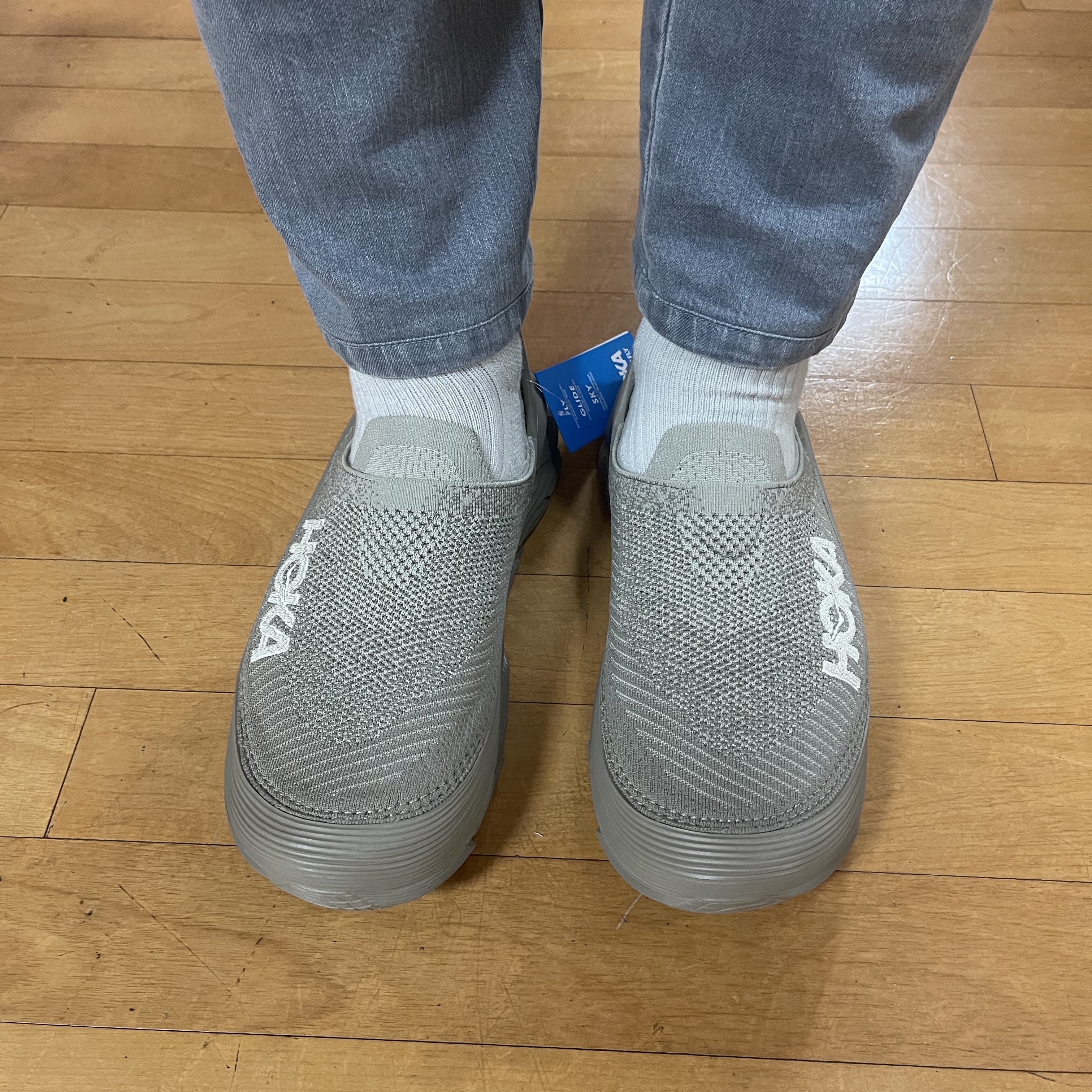 Hoka Restore TC Dune Oxford Tan 착용 스타일 - 2