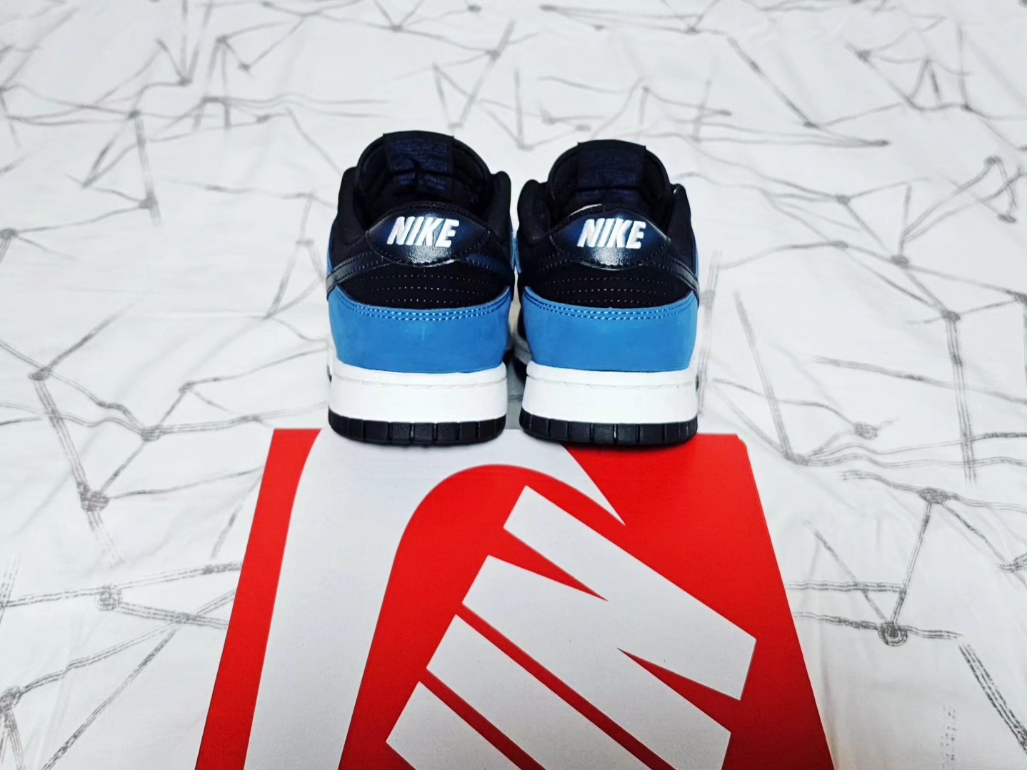 Nike Dunk Low Retro Summit White Industrial Blue 착용 스타일 - 5