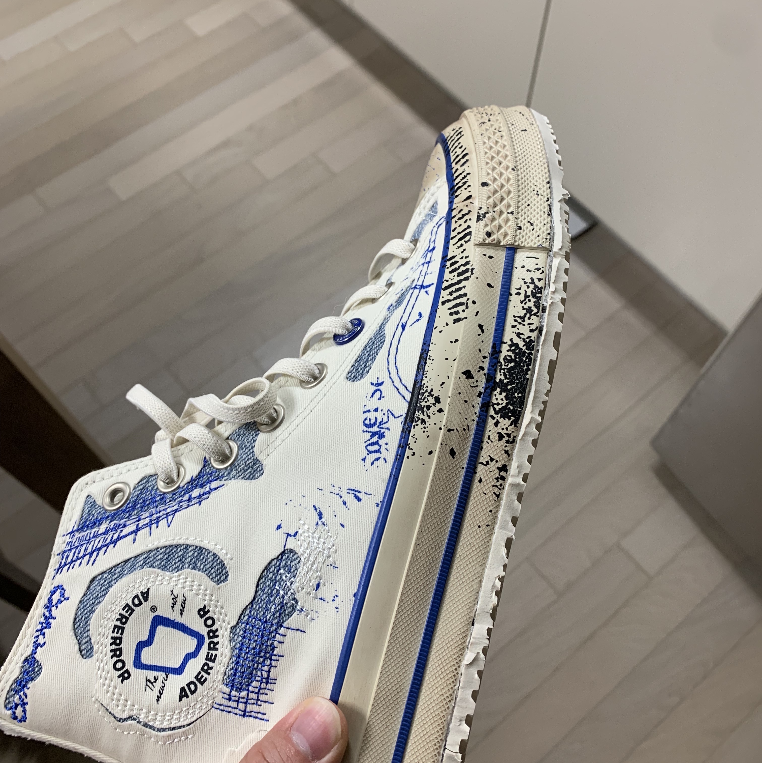 Converse x Ader Error Chuck 70 High White 착용 스타일 - 3