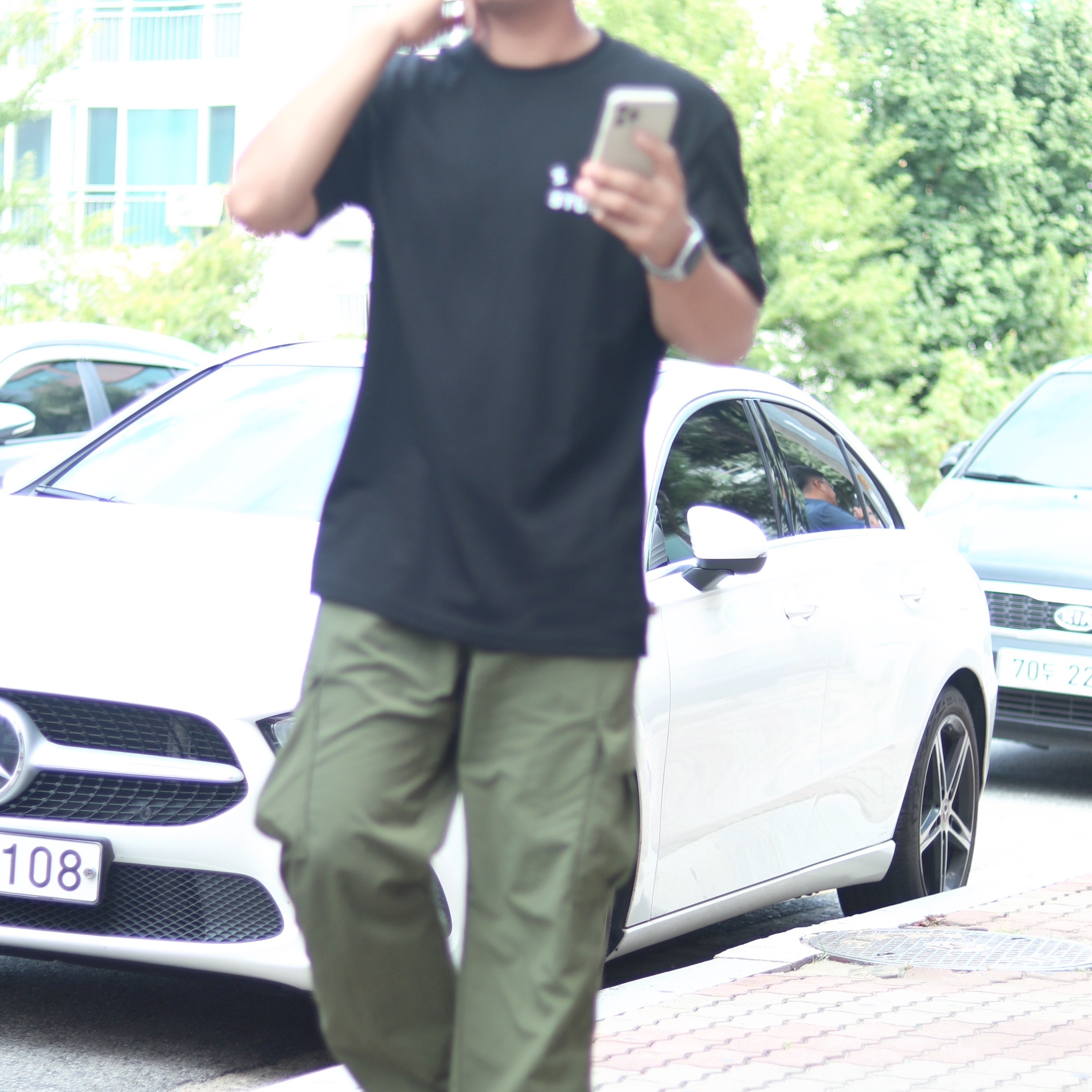 IAB Studio 10th Anniversary T-Shirt Black 착용 스타일 - 1