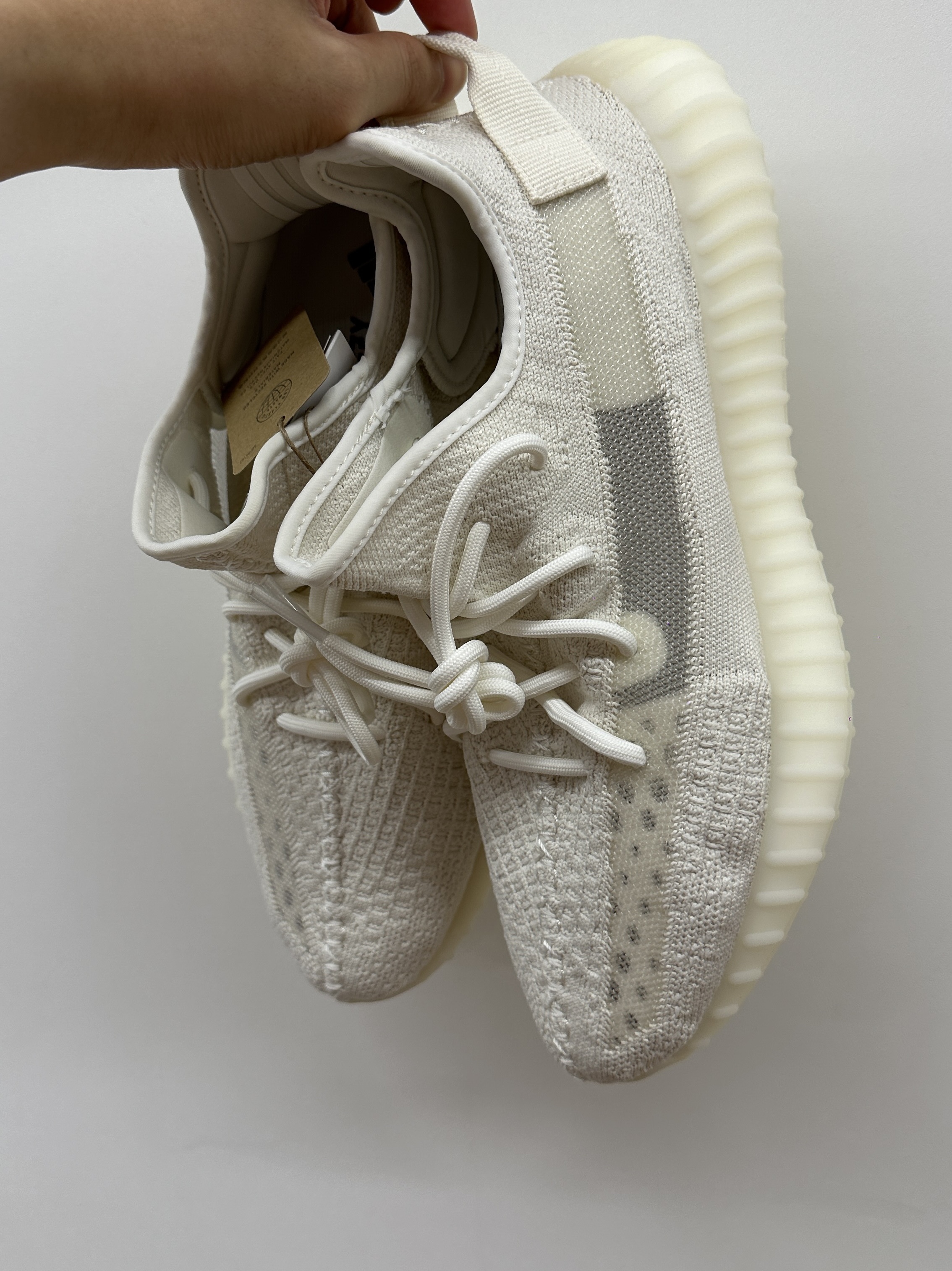 Adidas Yeezy Boost 350 V2 Bone 착용 스타일 - 2