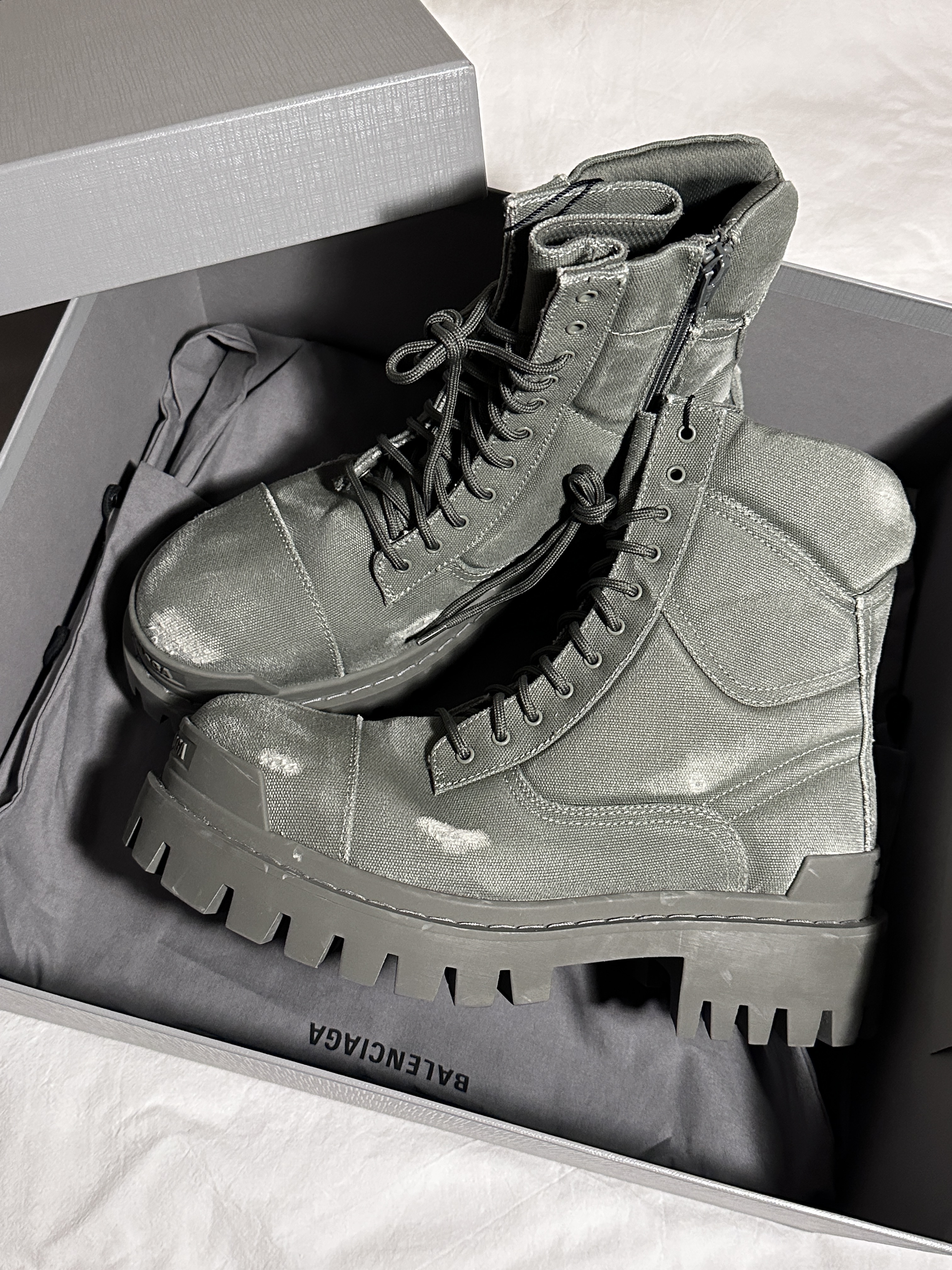 Balenciaga Combat Strike 20mm Boot Kaki, Farfromwhat Far Round Cargo Pants Black 착용 스타일 - 4