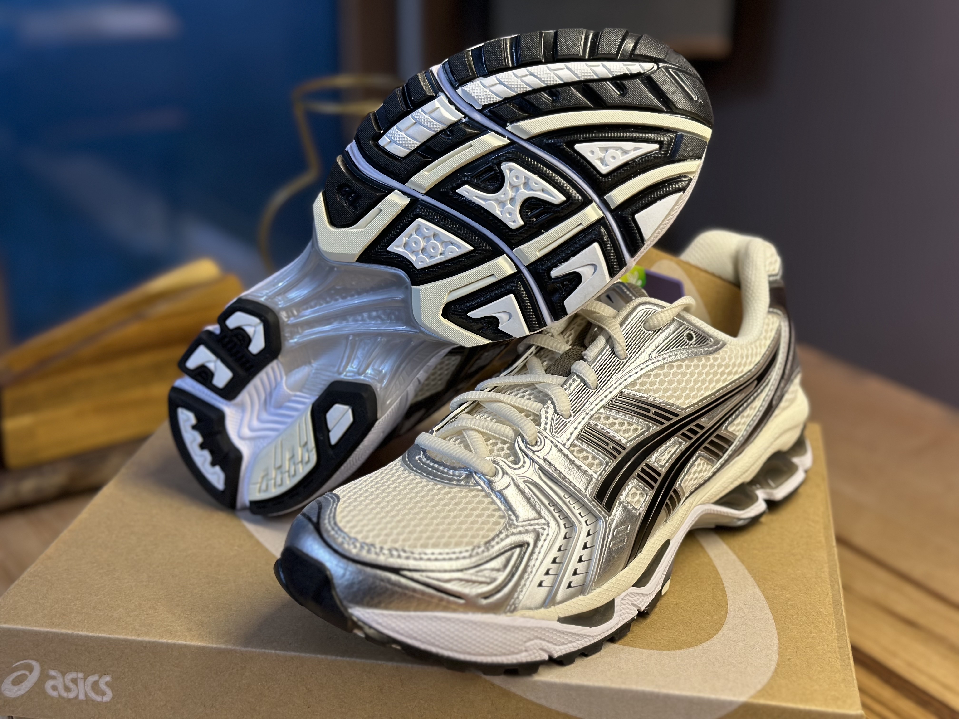 Asics Gel-Kayano 14 Cream Black, (W) Asics Gel-Kayano 14 White Midnight 착용 스타일 - 3