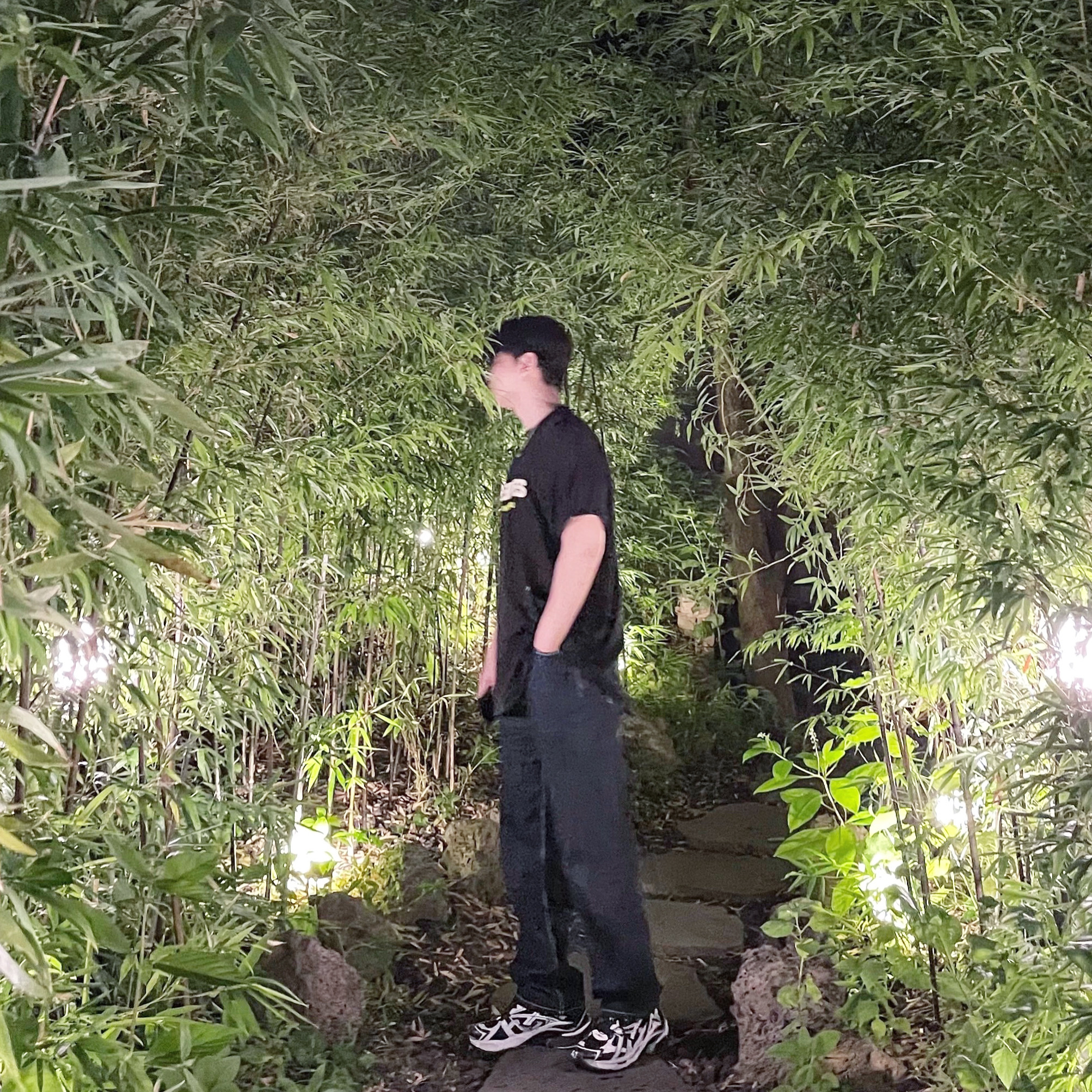 Balenciaga Runner Sneakers Black White, Gucci Interlocking G Pendant Necklace Silver 착용 스타일 - 3