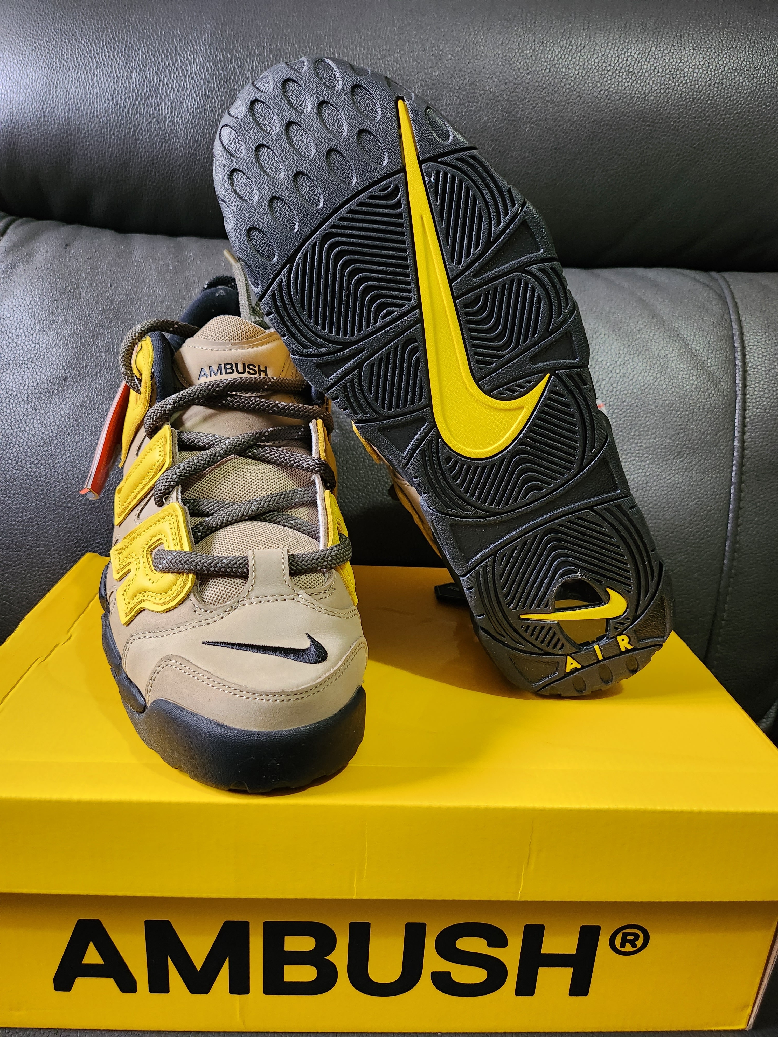 Nike x Ambush Air More Uptempo Low Vivid Sulfur and Limestone 착용 스타일 - 2