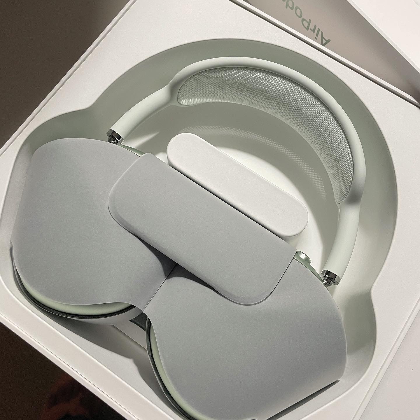 Apple AirPods Max Lightning Green (Korean Ver.) 착용 스타일 - 3