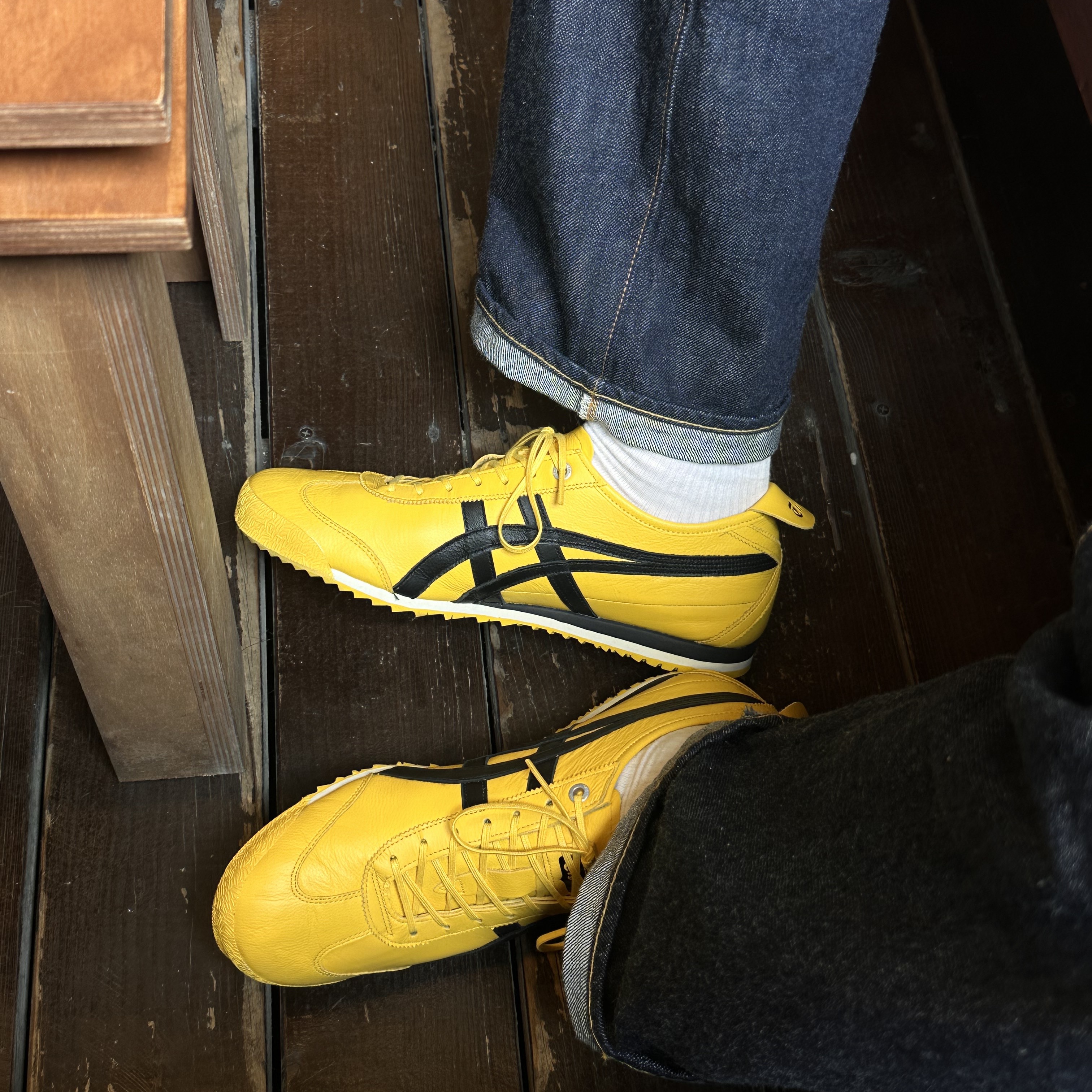 Onitsuka Tiger Mexico 66 SD Yellow Black 착용 스타일