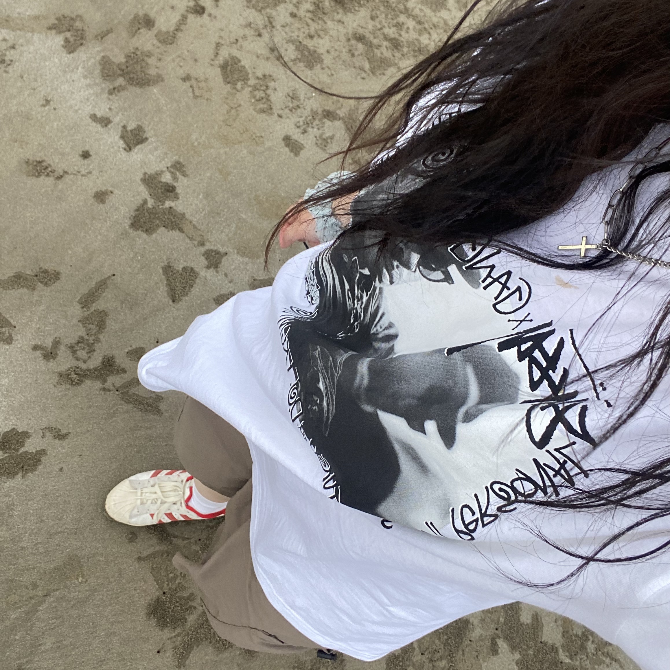 Stussy x Gang Starr Take It Personal T-Shirt White, Adidas Superstar 82 Cloud White Vivid Red 착용 스타일 - 1