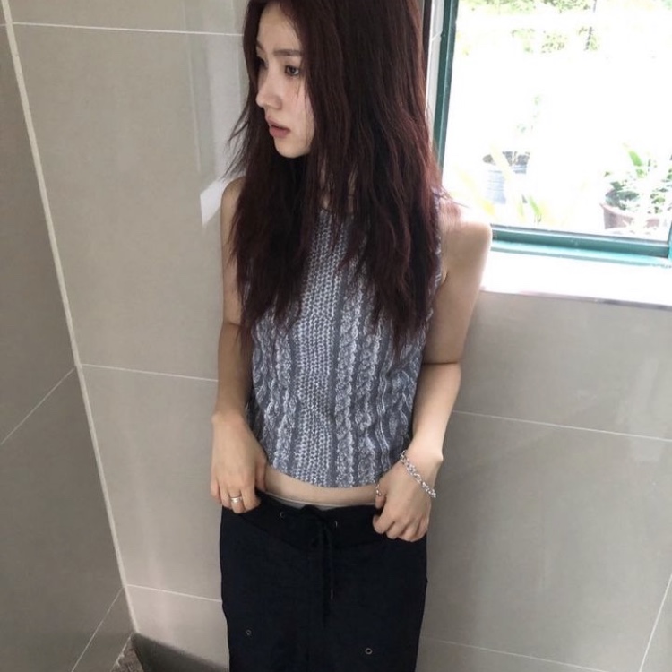 Safarispot Women 1/2 Knit Print Sleeveless Gray 착용 스타일 - 1
