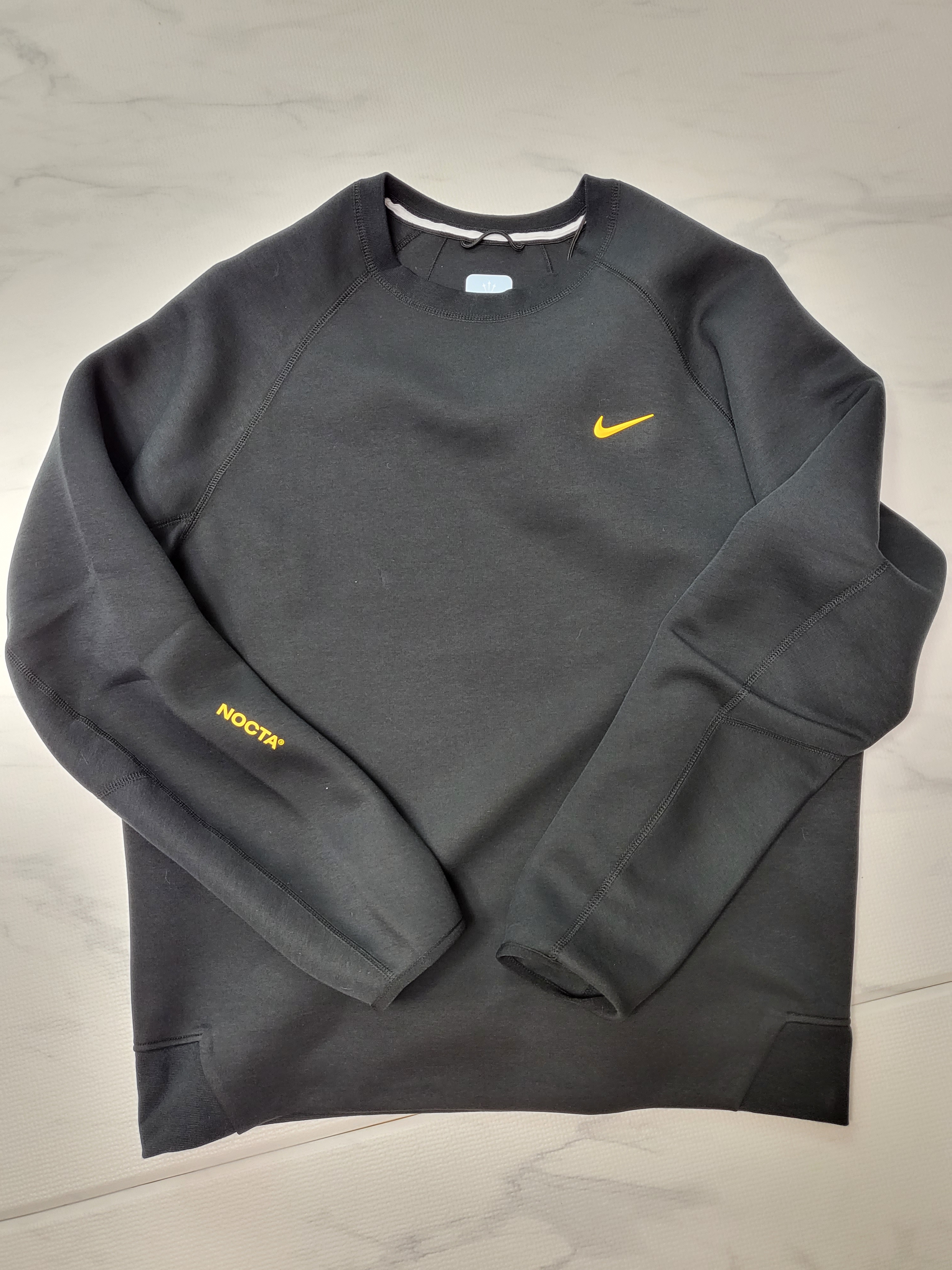 Nike x Drake Nocta Tech Fleece Crew Black (FD8457-010) 착용 스타일 - 1