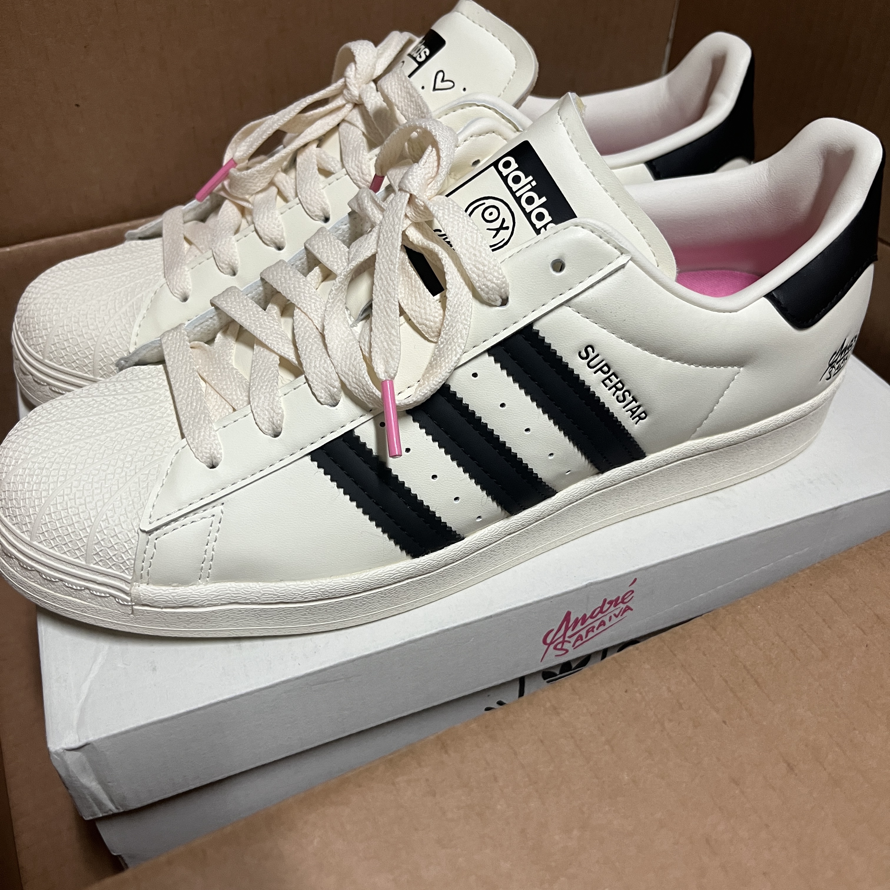 Adidas x Andre Saraiva Superstar Cream White Core Black 착용 스타일