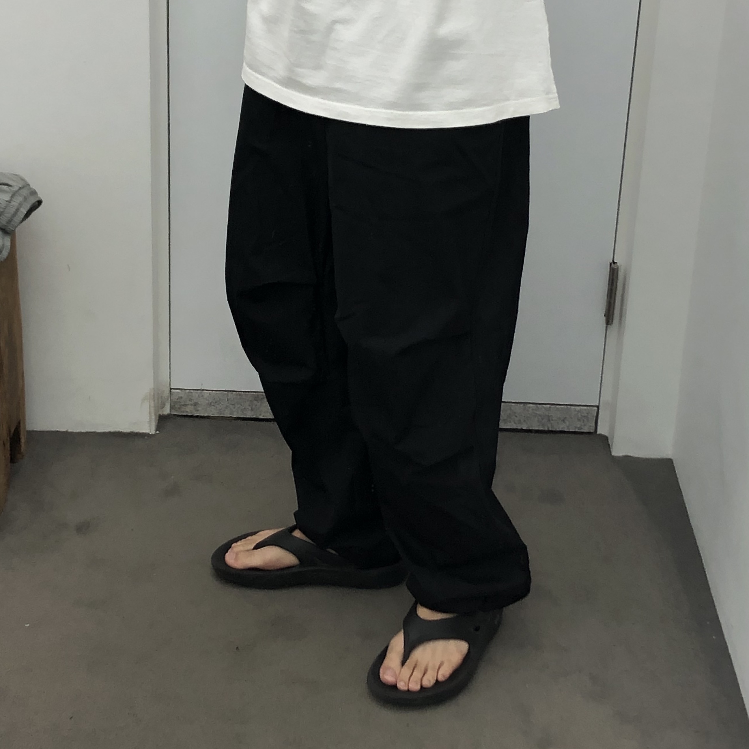 Oofos OOriginal Black 착용 스타일