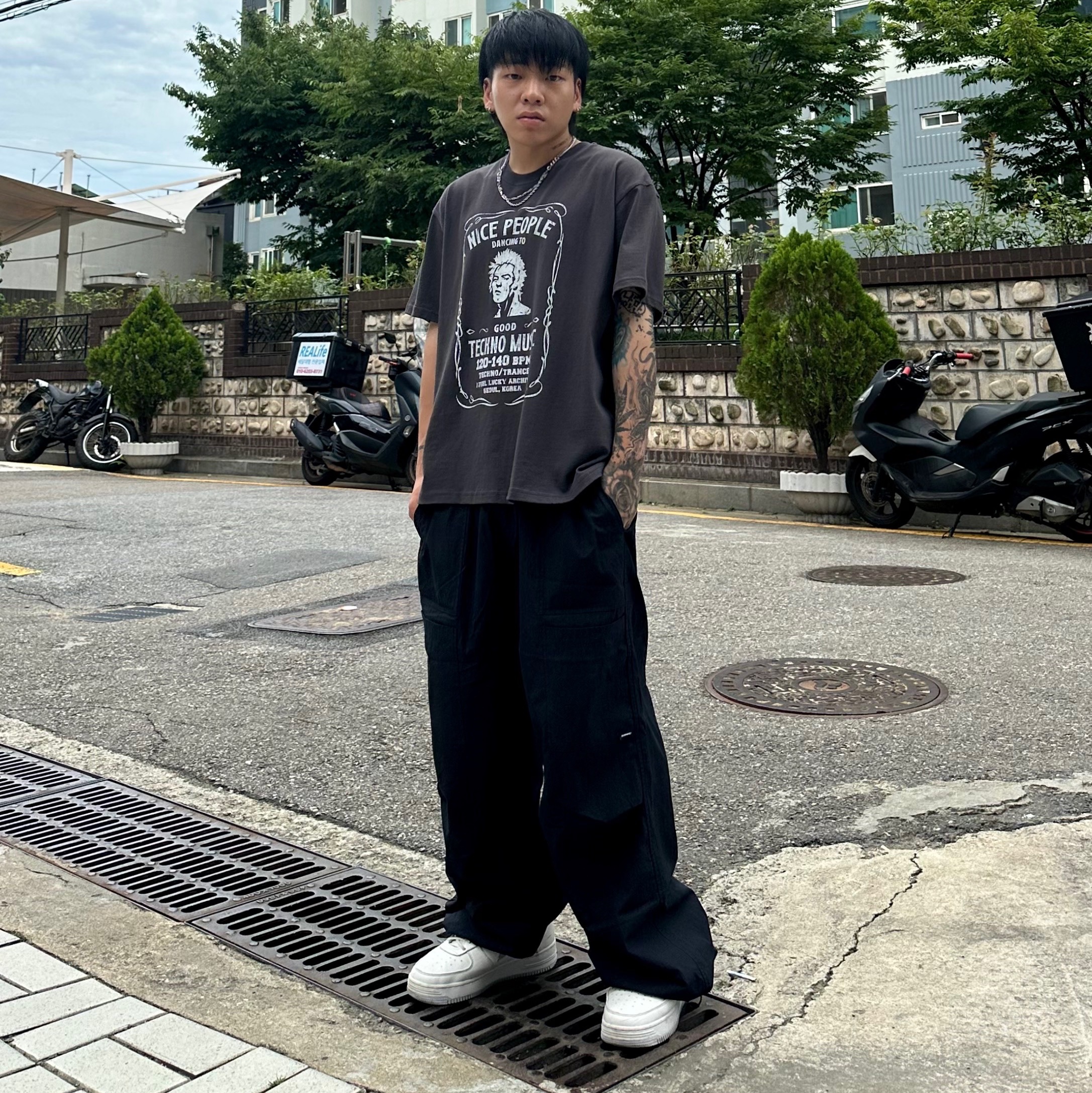 BAPE x JJJJound Bape Sta Low White Light Grey 착용 스타일 - 1
