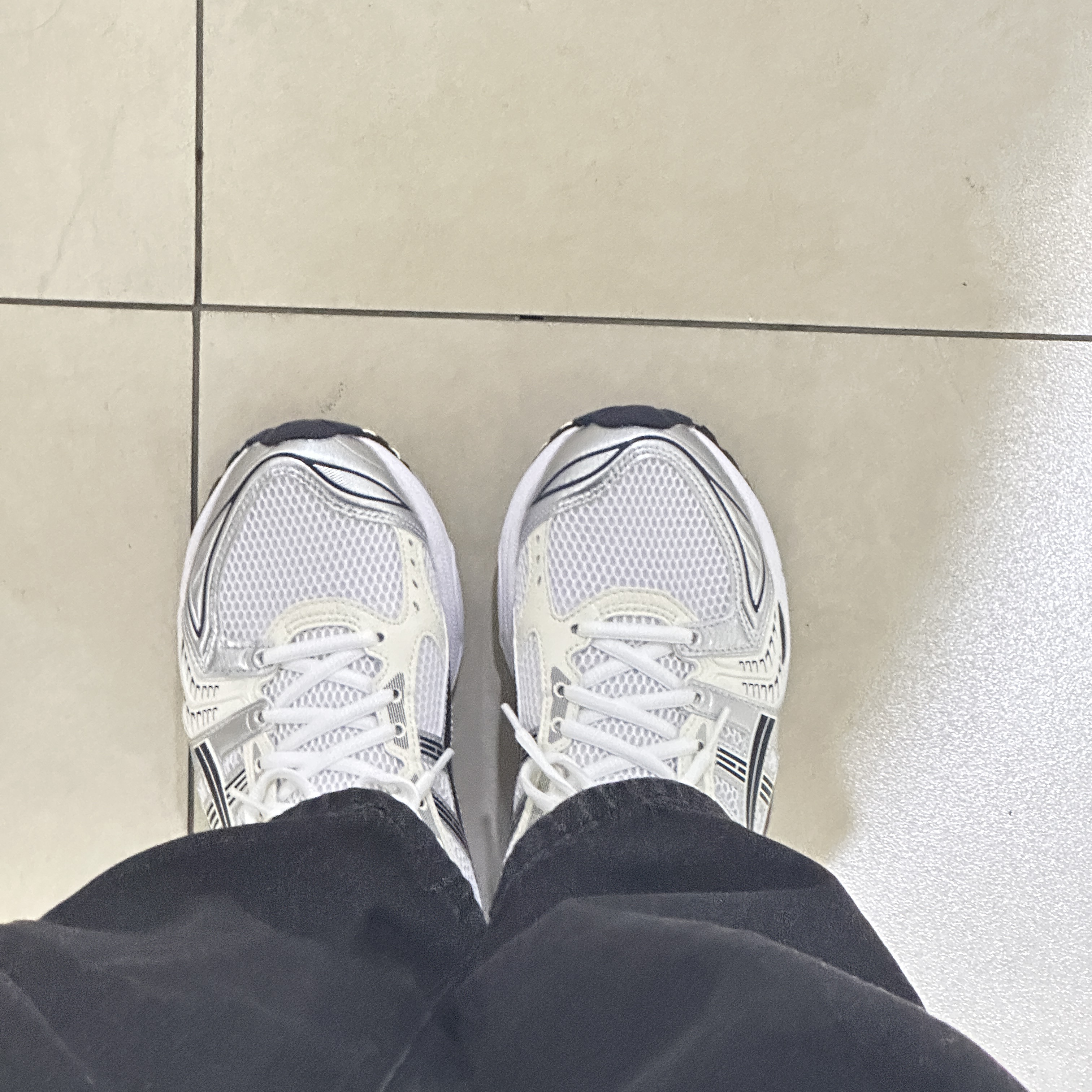 (W) Asics Gel-Kayano 14 White Midnight 착용 스타일