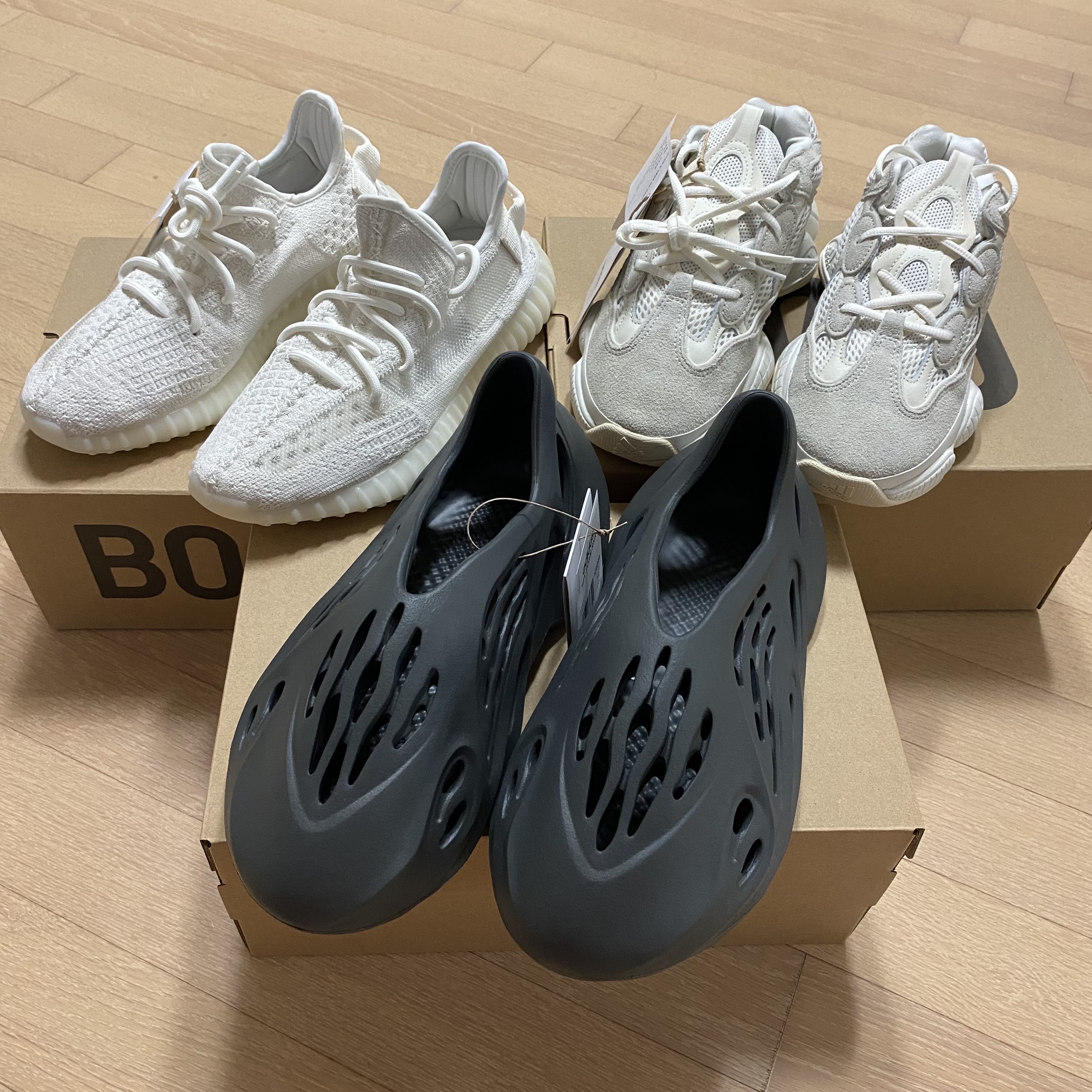 Adidas Yeezy Foam RNNR Carbon 착용 스타일 - 3