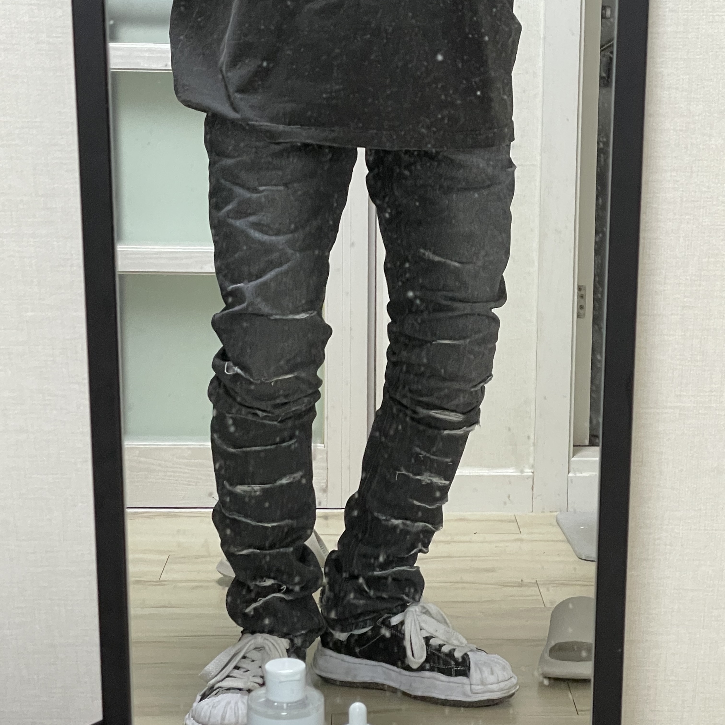Undermycar Ecdysis Destroyed Wax Coating Jeans with Konic Section Obsidian - 22FW 착용 스타일
