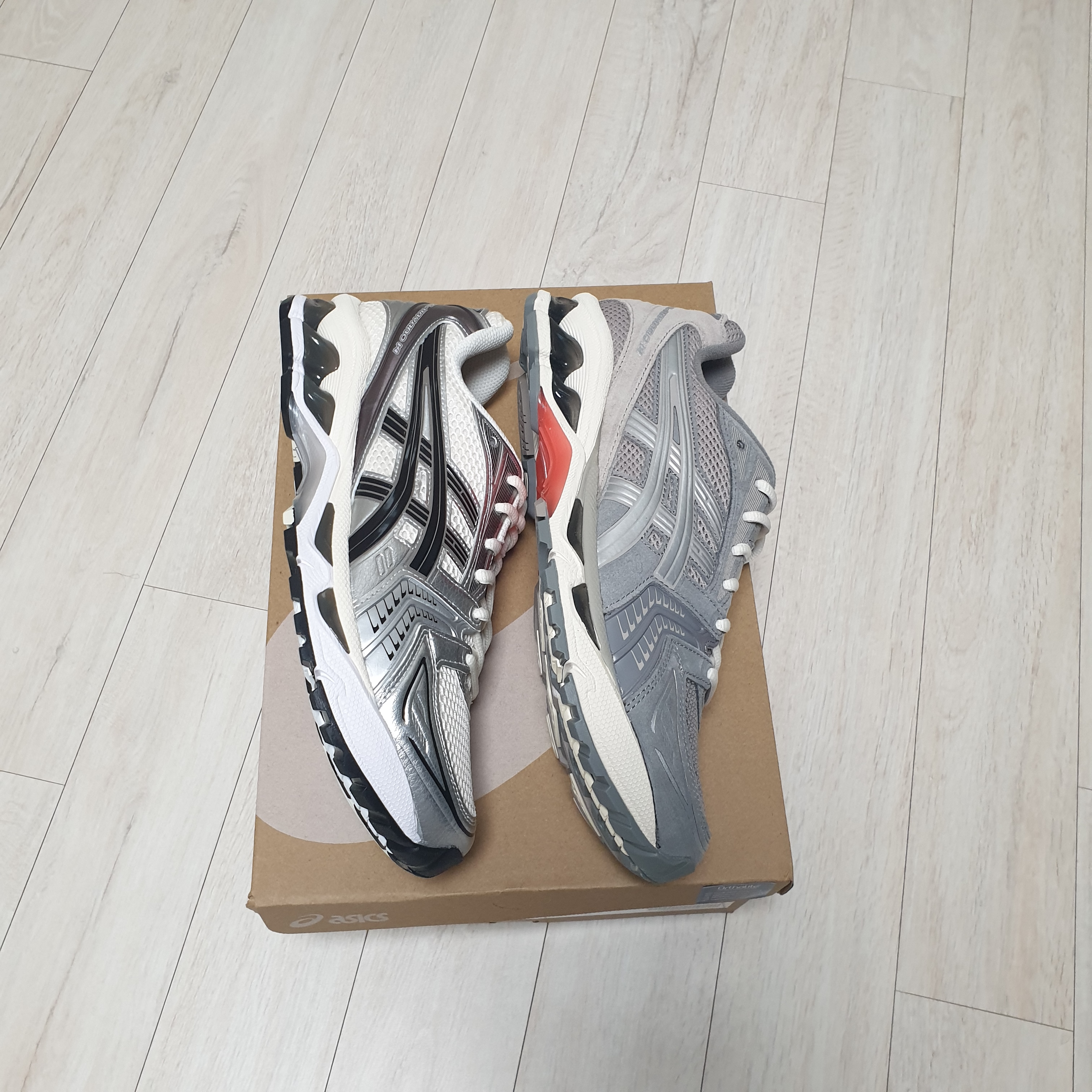 Asics Gel-Kayano 14 Cream Black, Asics Gel-Kayano 14 Clay Grey Pure Silver 착용 스타일 - 5