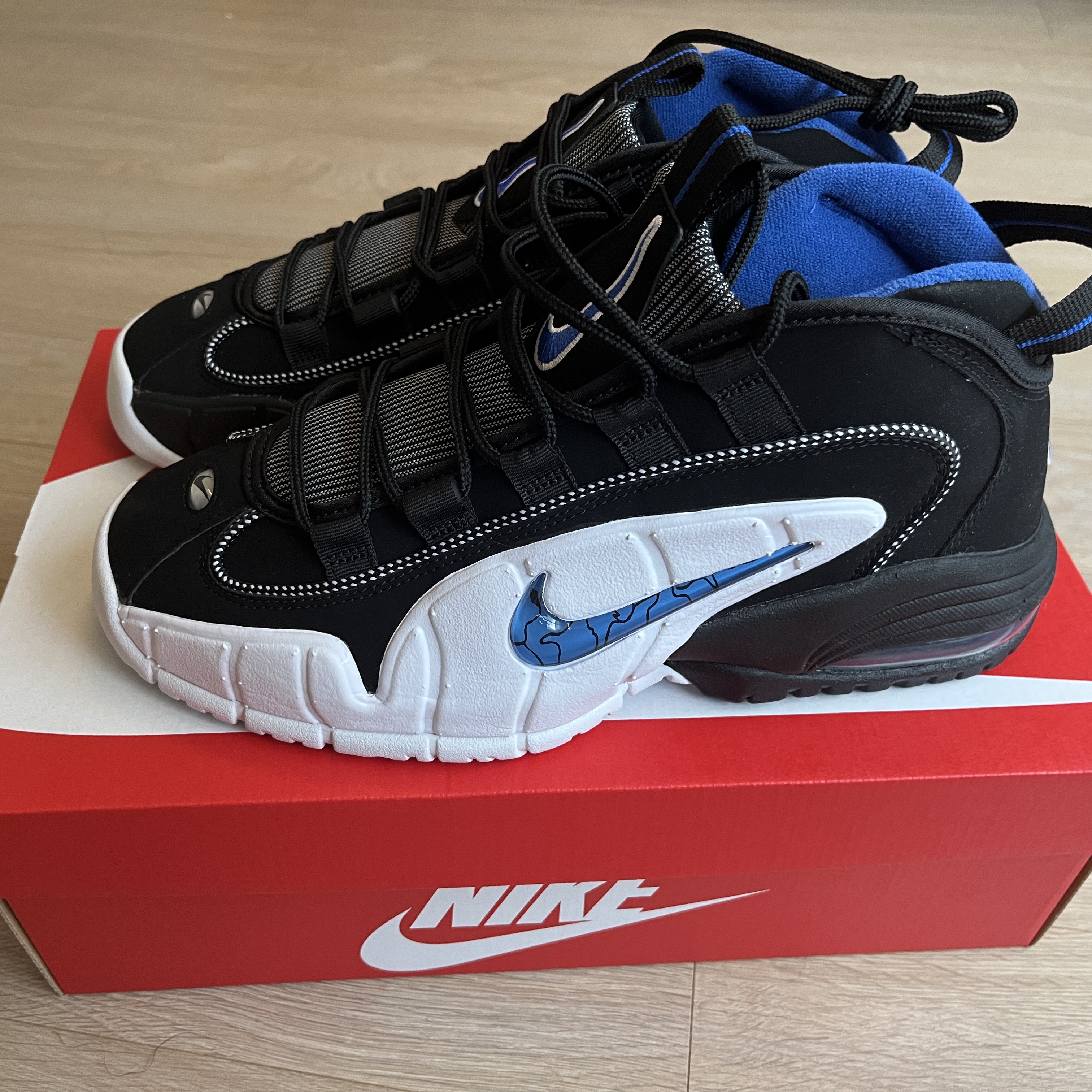 Nike Air Max Penny Varsity Royal and Black 착용 스타일