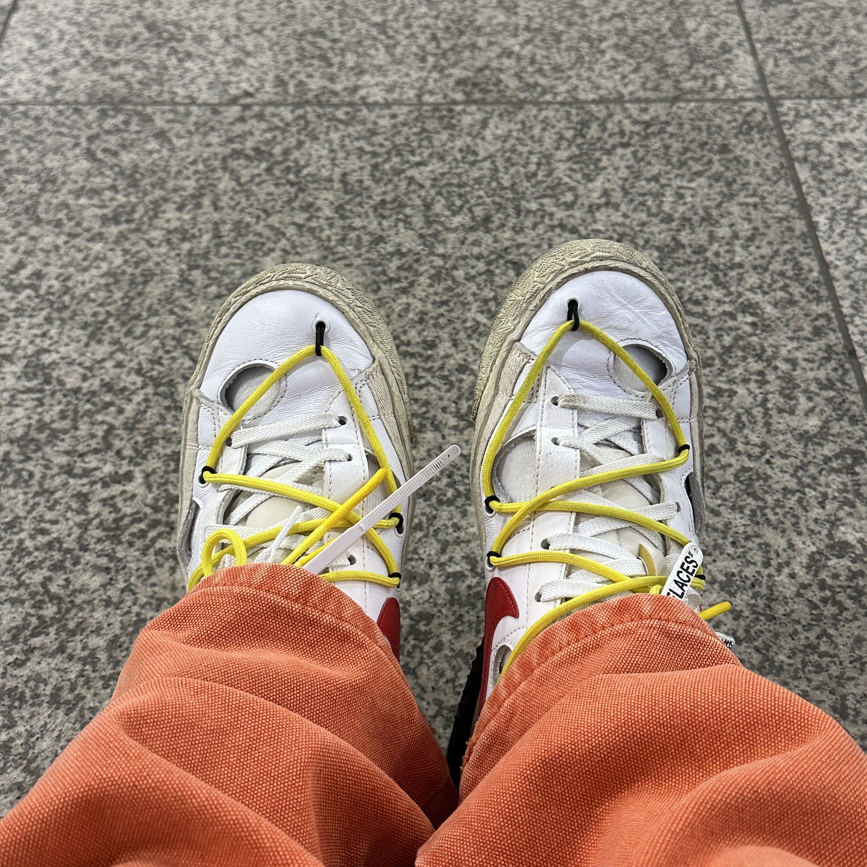Nike x Off-White Blazer Low '77 White and University Red 착용 스타일 - 1