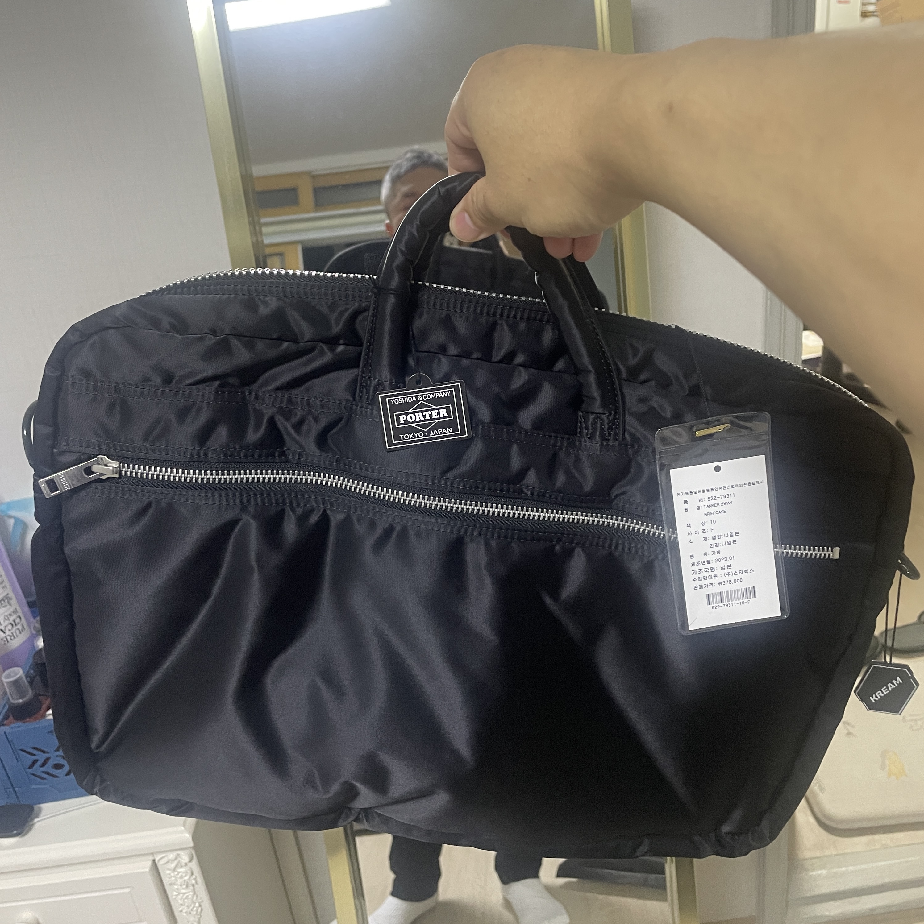 Porter Tanker 2Way Briefcase Black 착용 스타일 - 1