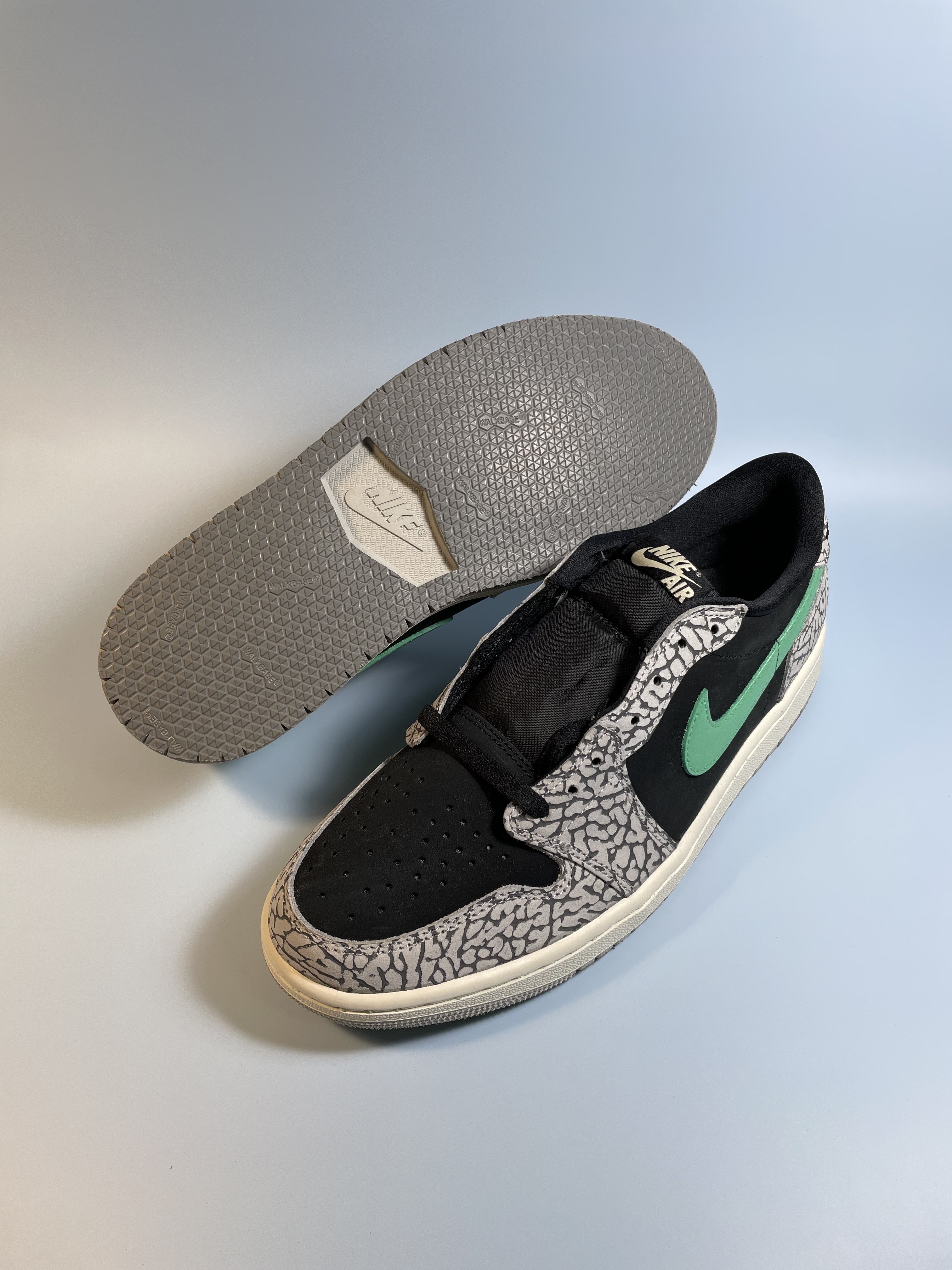 Jordan 1 Retro Low OG Black Cement 착용 스타일 - 2