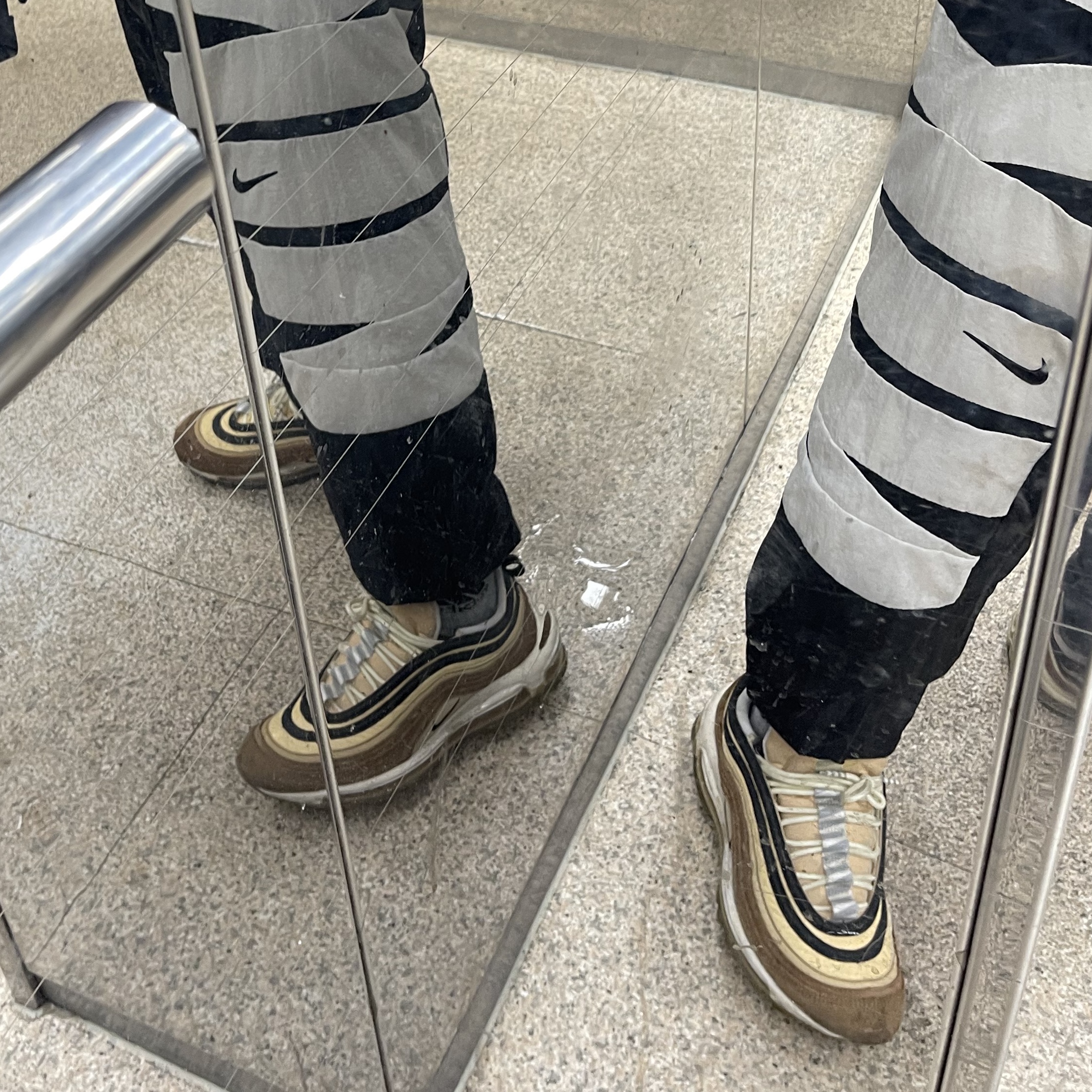 Nike Air Max 97 Shipping Box Ale Brown 착용 스타일