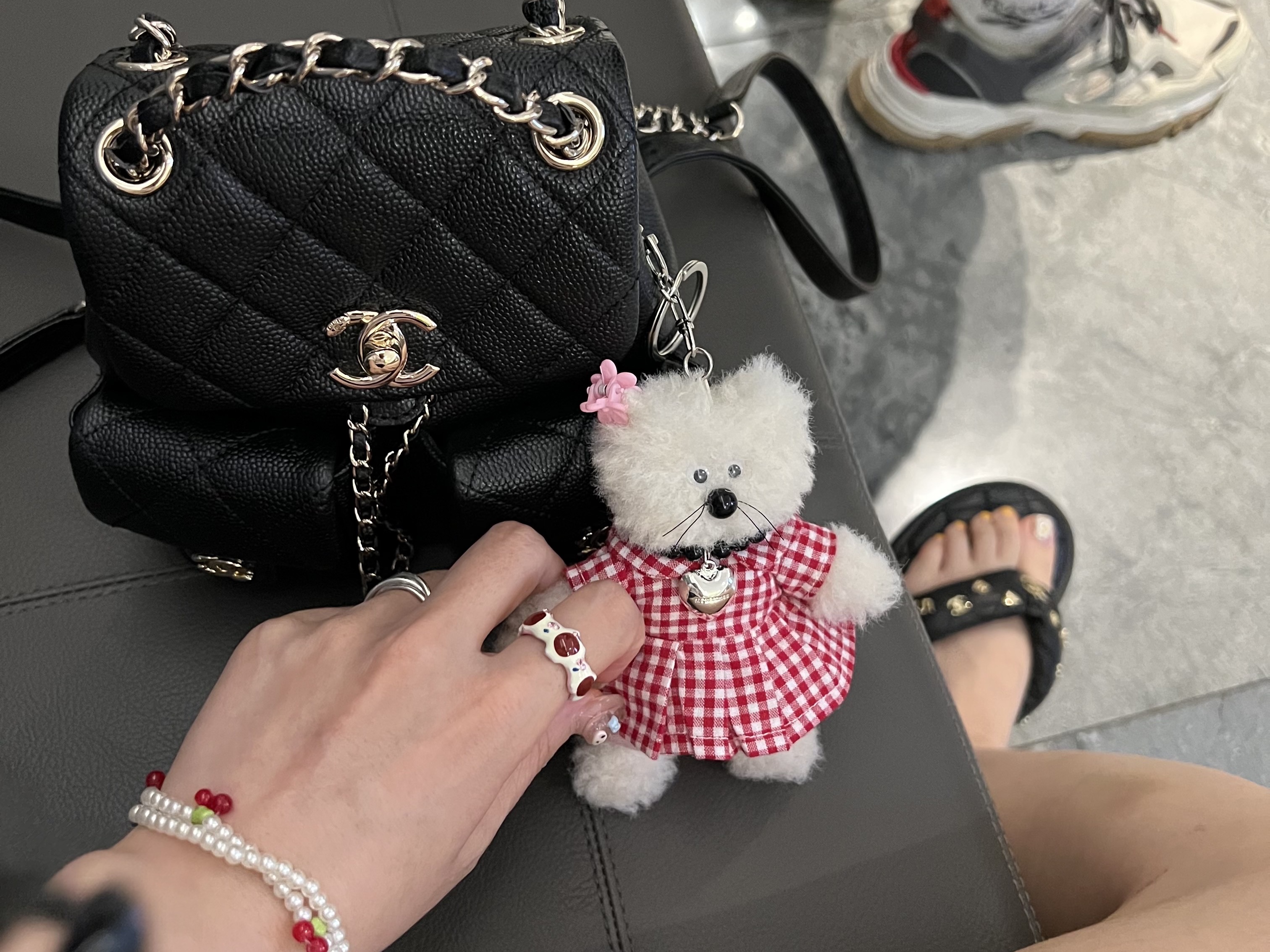 Chanel Medium Classic Handbag Grained Calfskin & Gold White, STU x Monamhee Namhee 착용 스타일 - 3