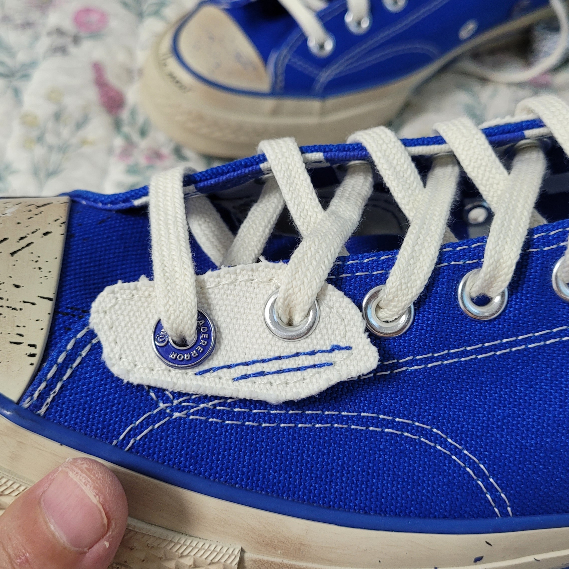 Converse x Ader Error Chuck 70 Ox Imperial Blue 착용 스타일 - 1