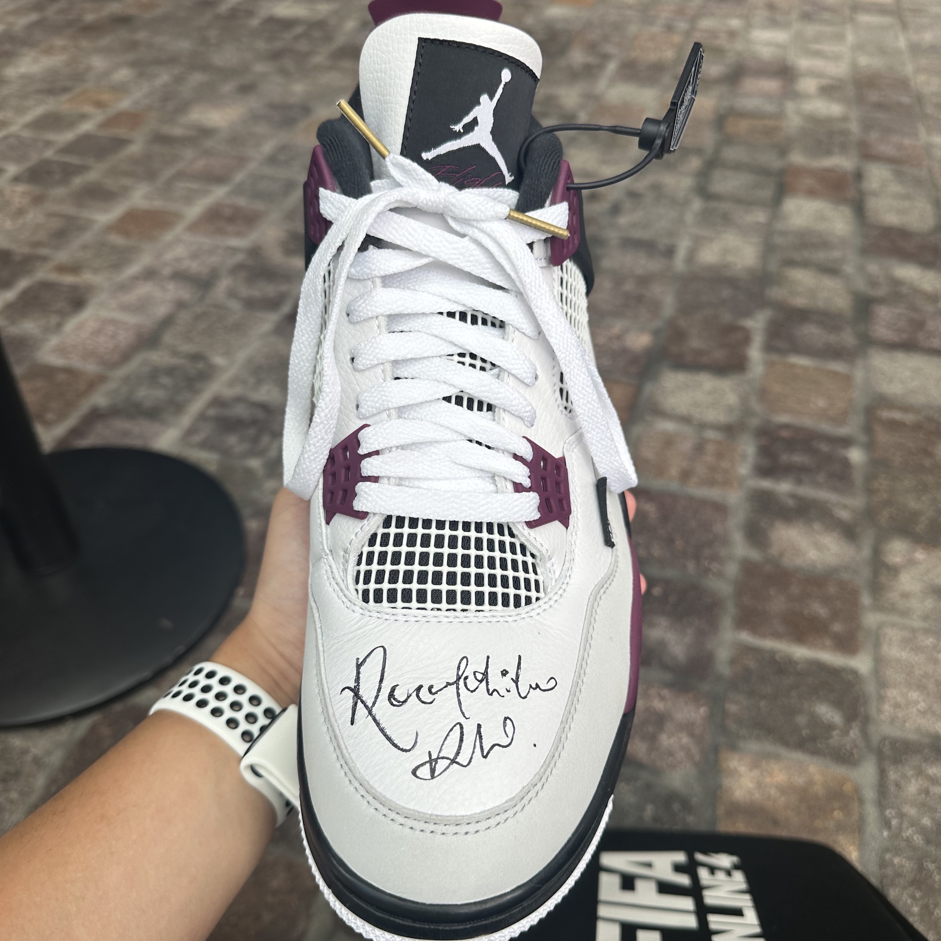 Jordan 4 x Paris Saint-Germain Retro Neutral Grey Bordeaux 착용 스타일