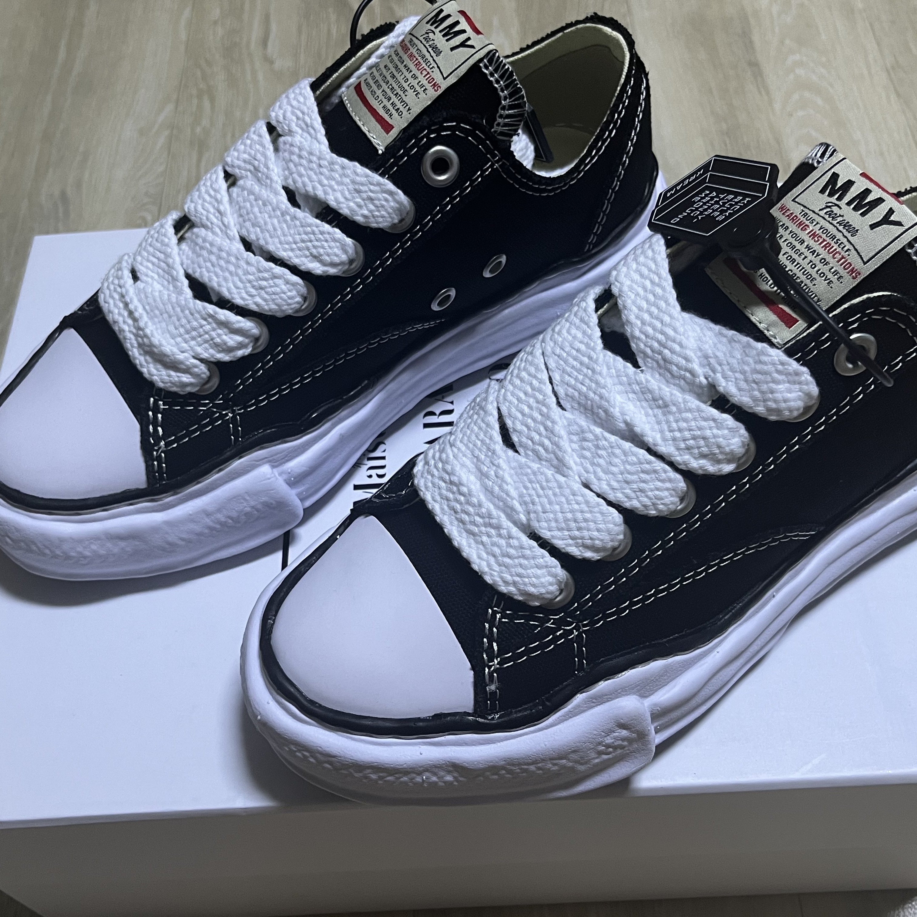Maison Mihara Yasuhiro Peterson OG Sole Canvas Low Sneakers Black 착용 스타일