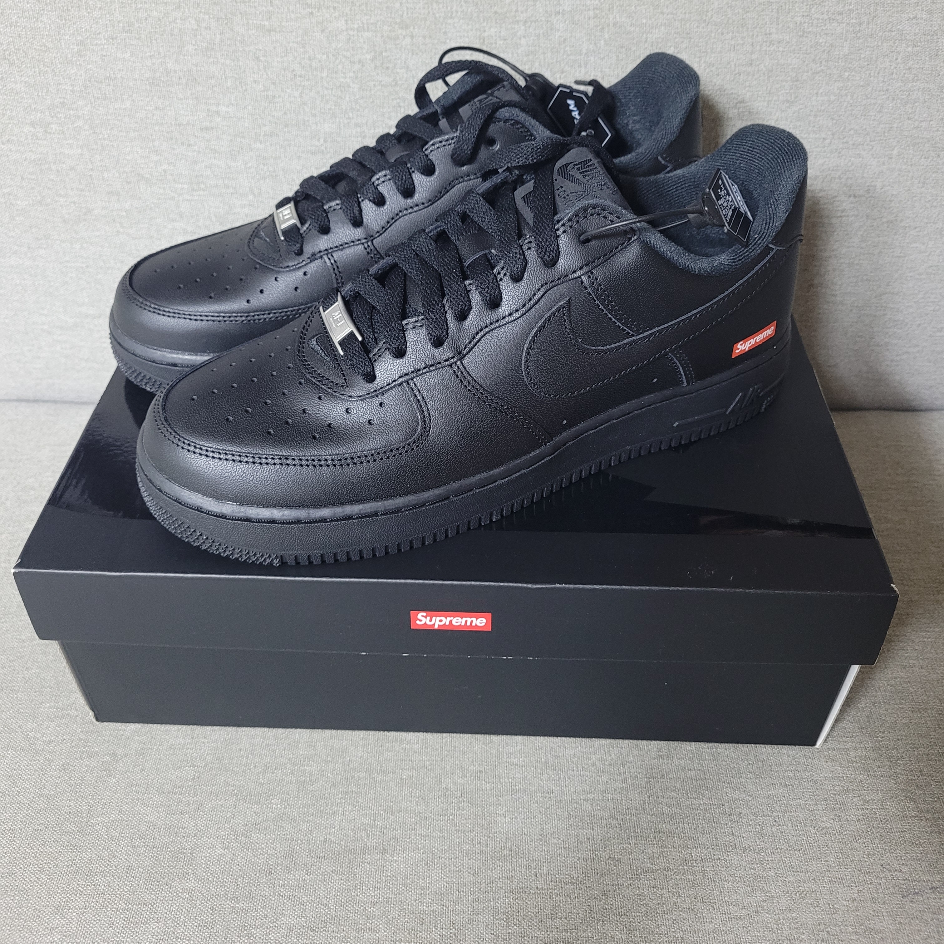 Nike x Supreme Air Force 1 Low Black 착용 스타일
