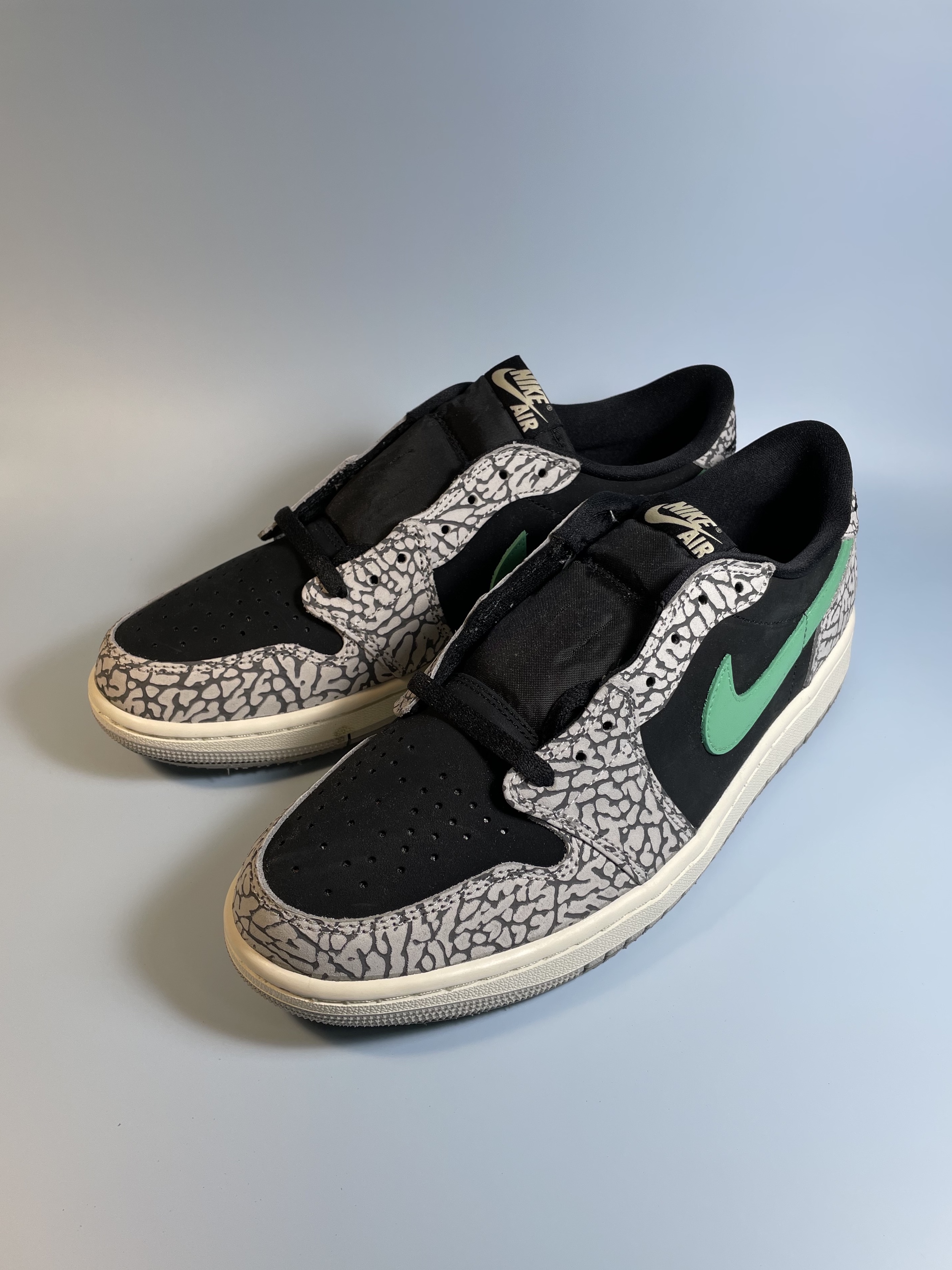 Jordan 1 Retro Low OG Black Cement 착용 스타일 - 1