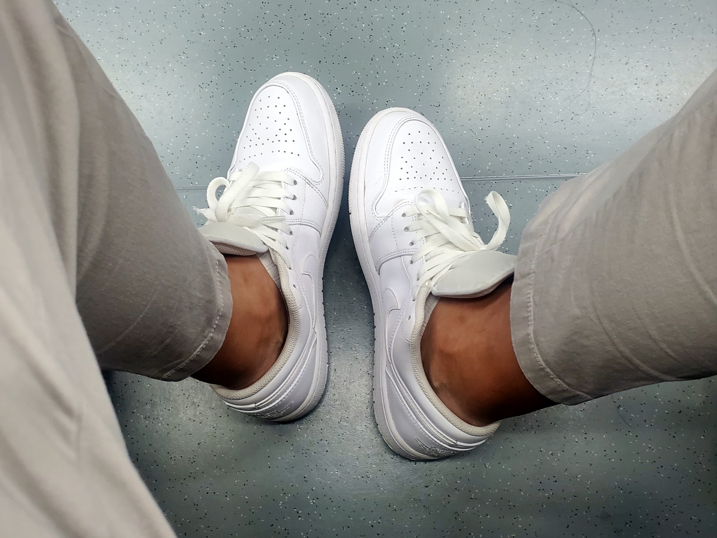 Jordan 1 Low Triple White 착용 스타일
