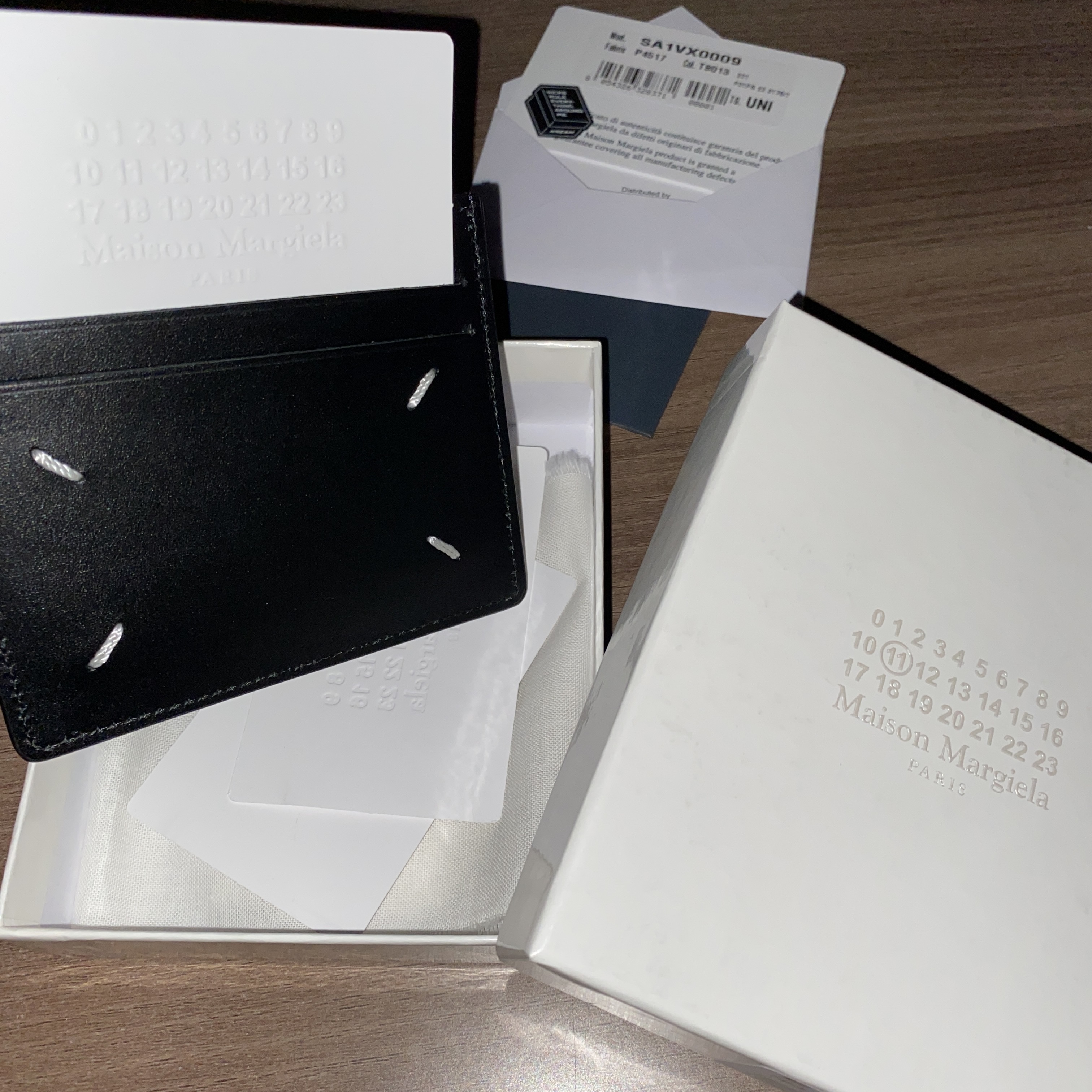 Maison Margiela Bovine Leather Crocodile Print Card Holder Black 착용 스타일 - 1