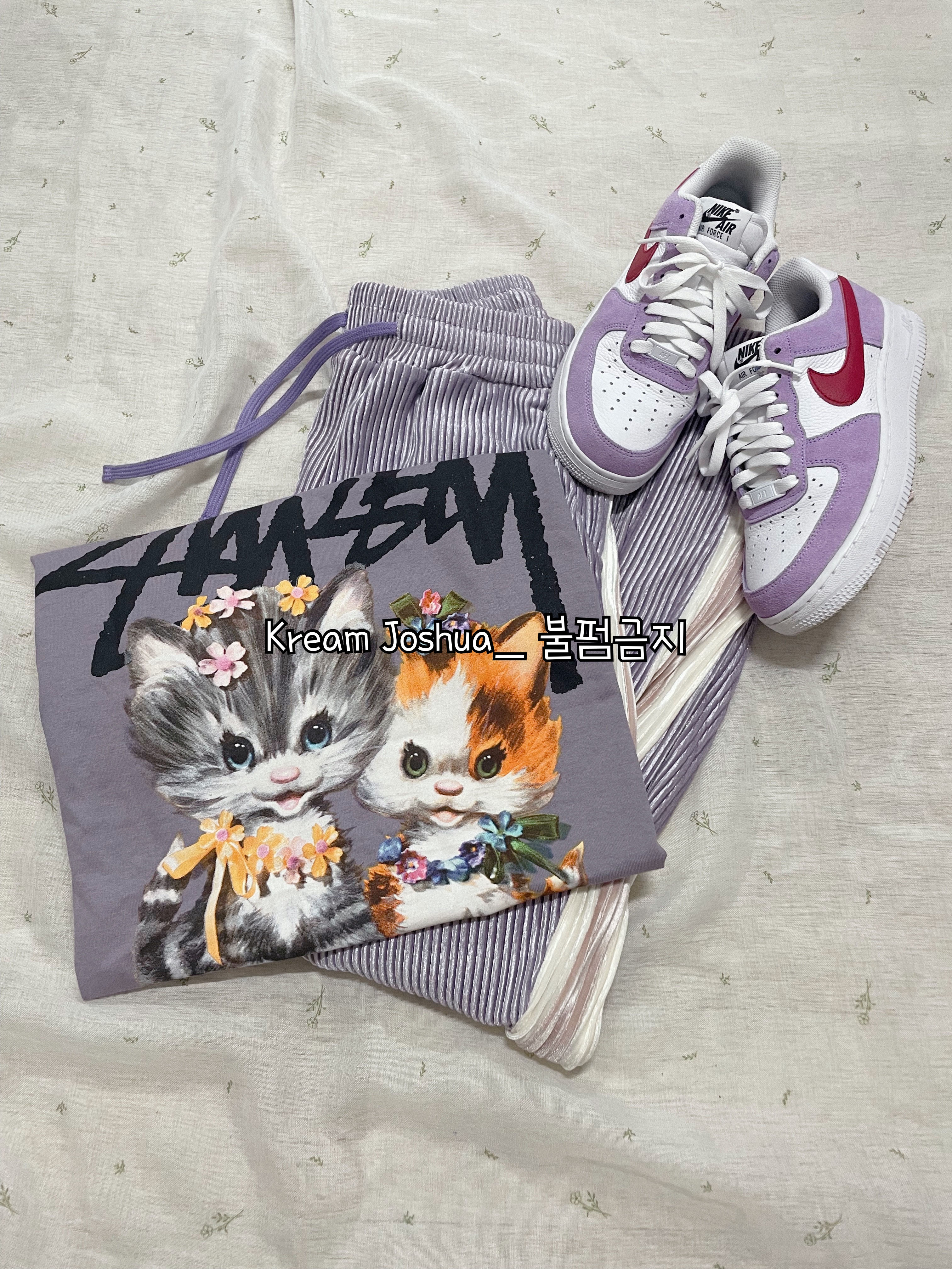 Stussy Kittens T-Shirt Mauve, COS Quilted Oversized Shoulder Bag Purple 착용 스타일 - 4