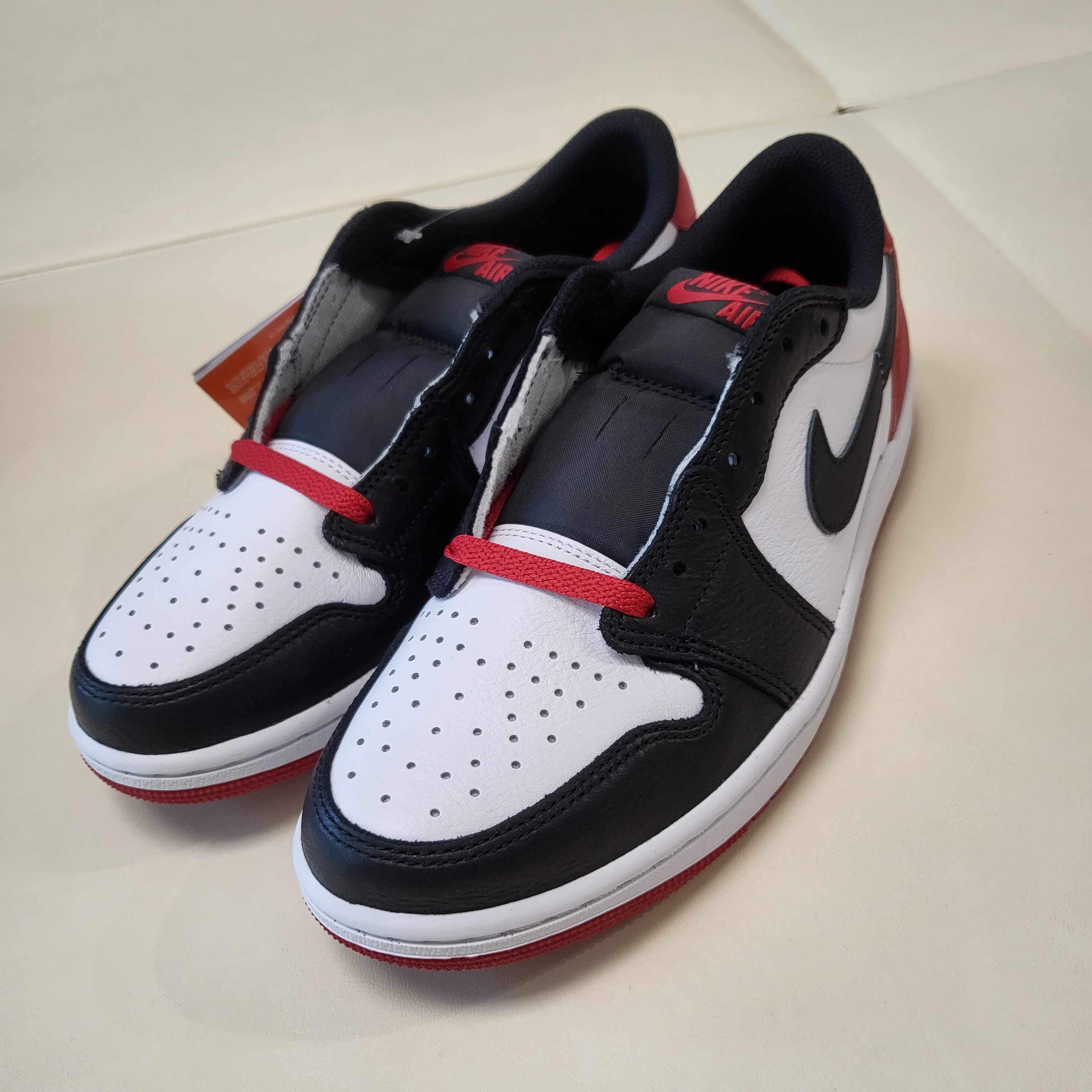Jordan 1 Retro Low OG Black Toe 착용 스타일 - 1