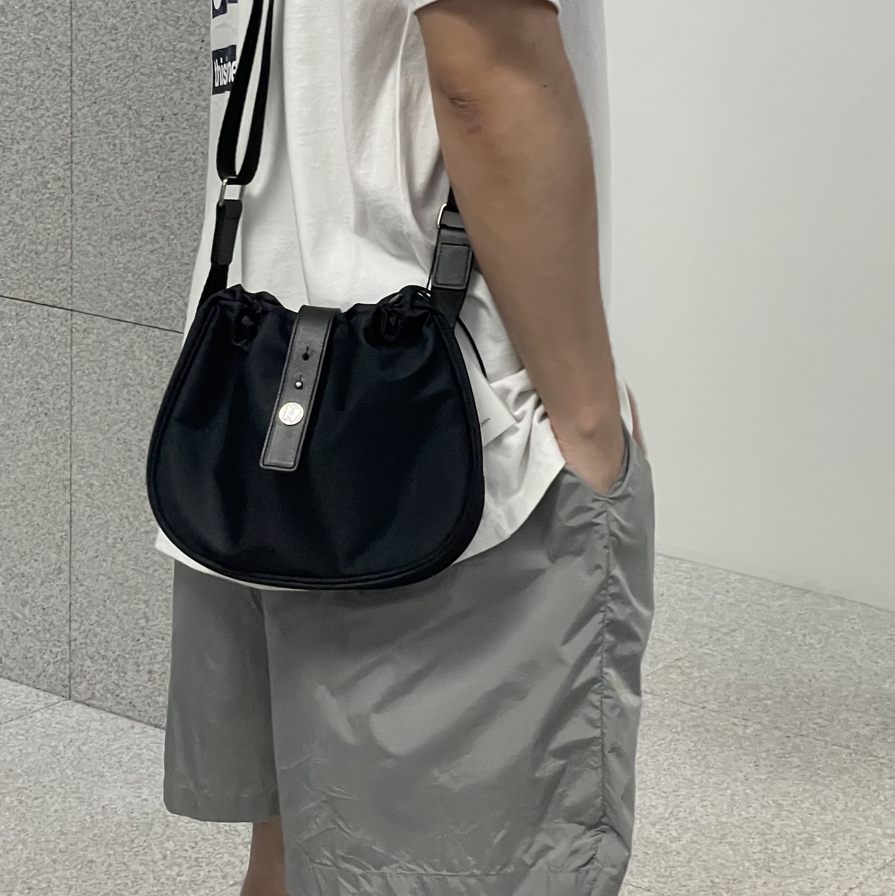 IAB Studio Woven Shorts Gray 착용 스타일