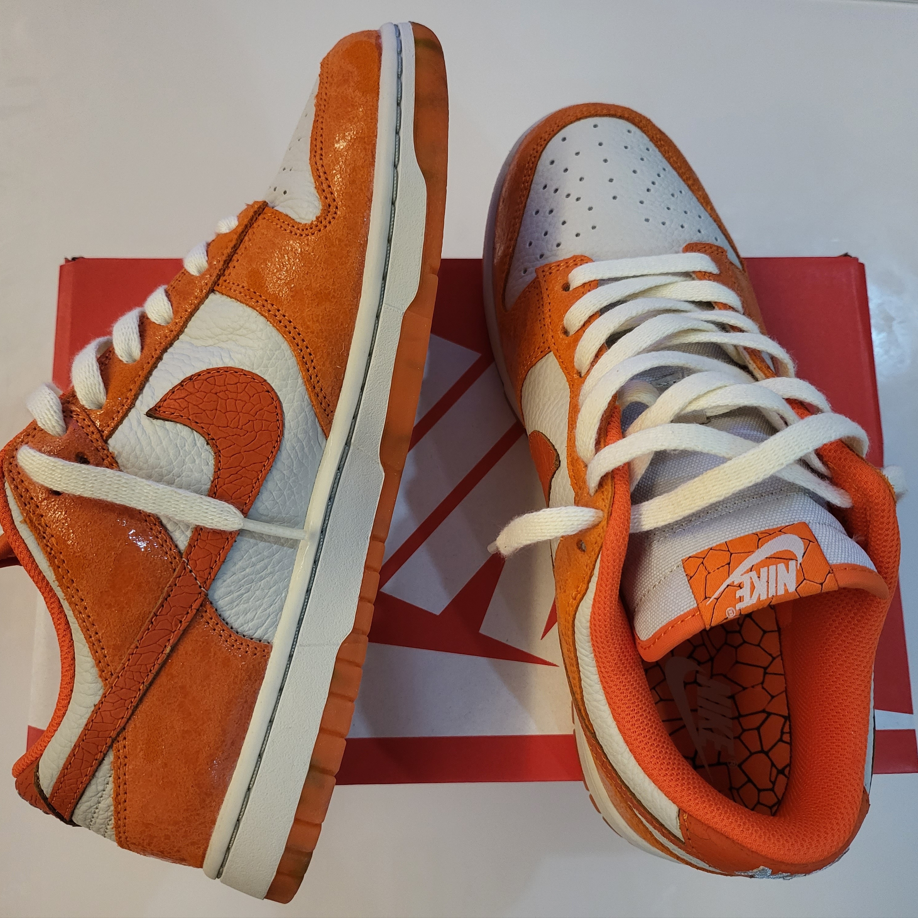 (W) Nike Dunk Low Total Orange 착용 스타일 - 4