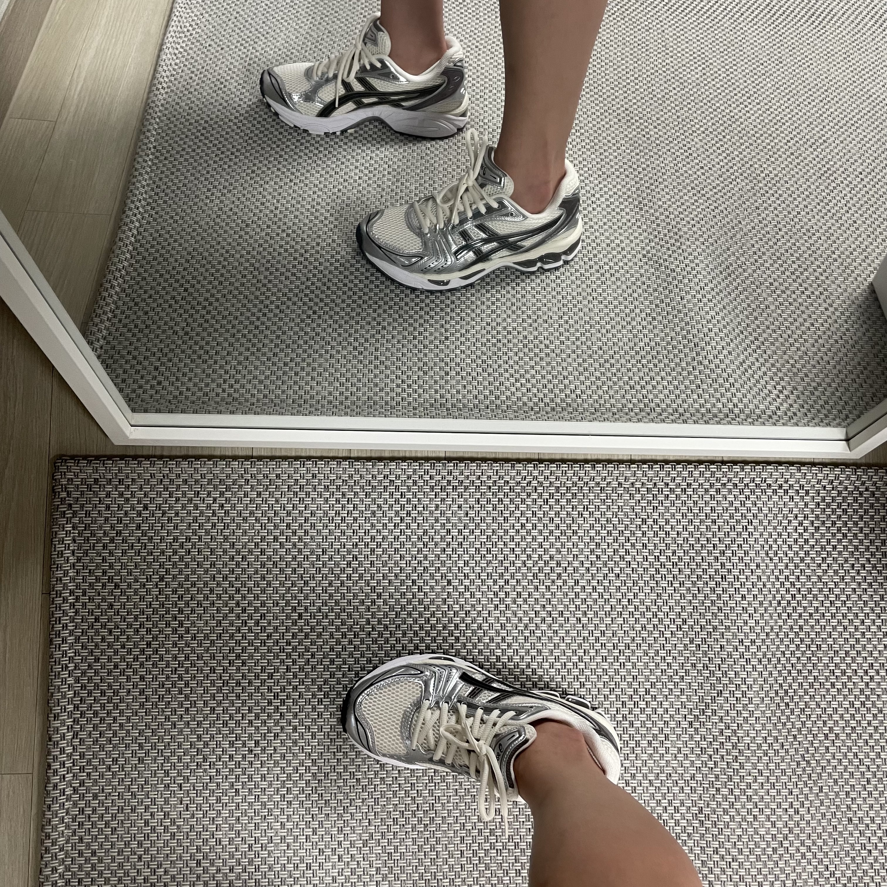 Asics Gel-Kayano 14 Cream Black 착용 스타일 - 2
