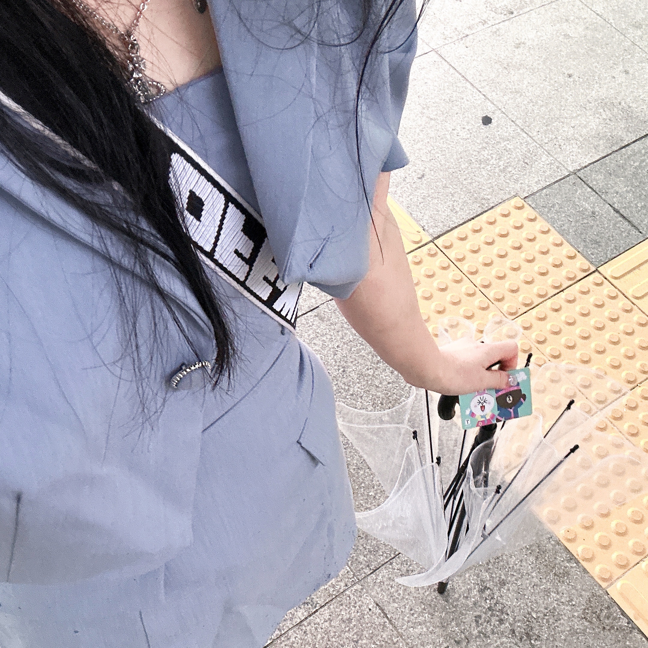Off-White x Amore Pacific Protection Box (Without Cosmetics), Vivienne Westwood Mini Bas Relief Pendant Silver 착용 스타일 - 1