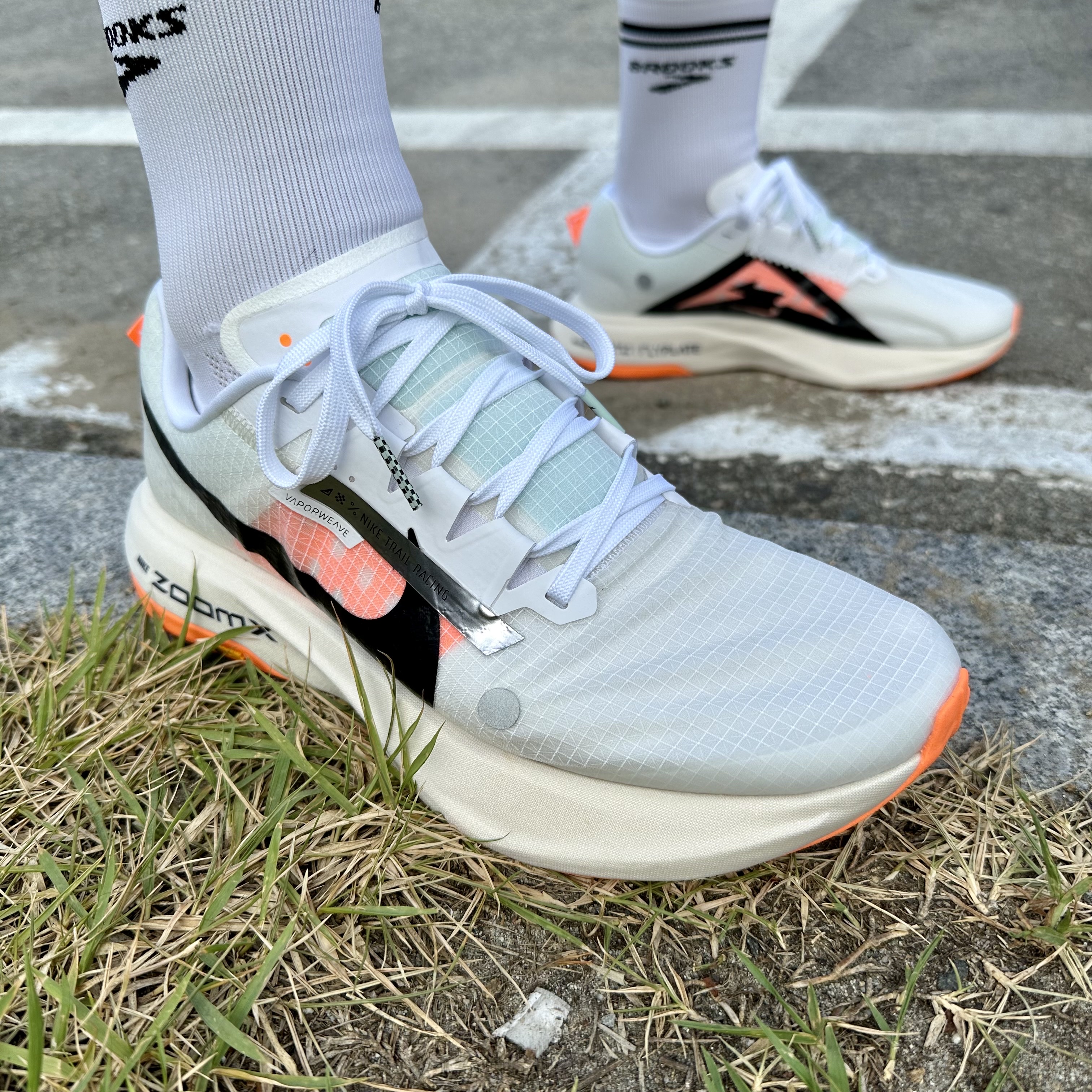 Nike Ultrafly Trail White Total Orange 착용 스타일