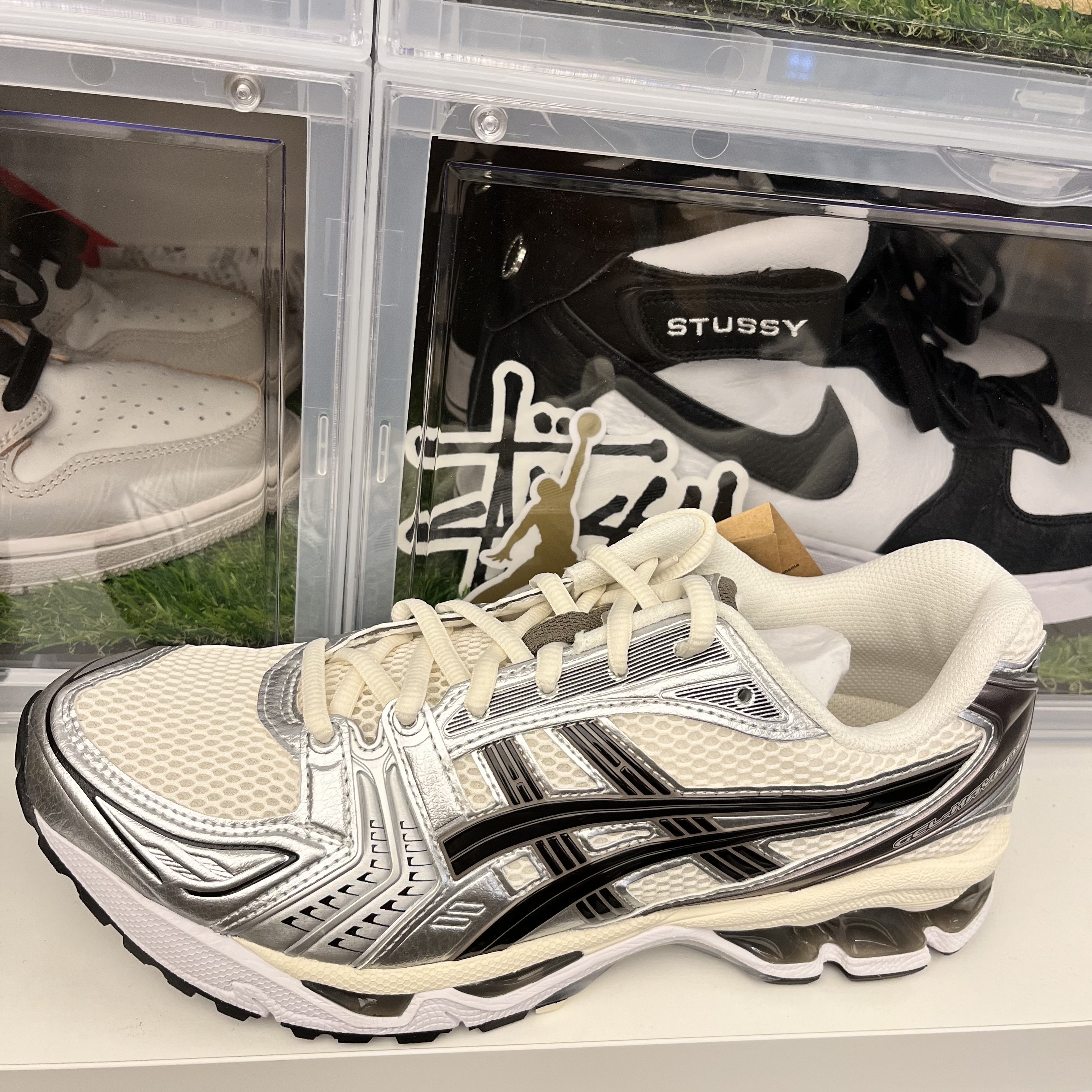 Asics Gel-Kayano 14 Cream Black 착용 스타일 - 3