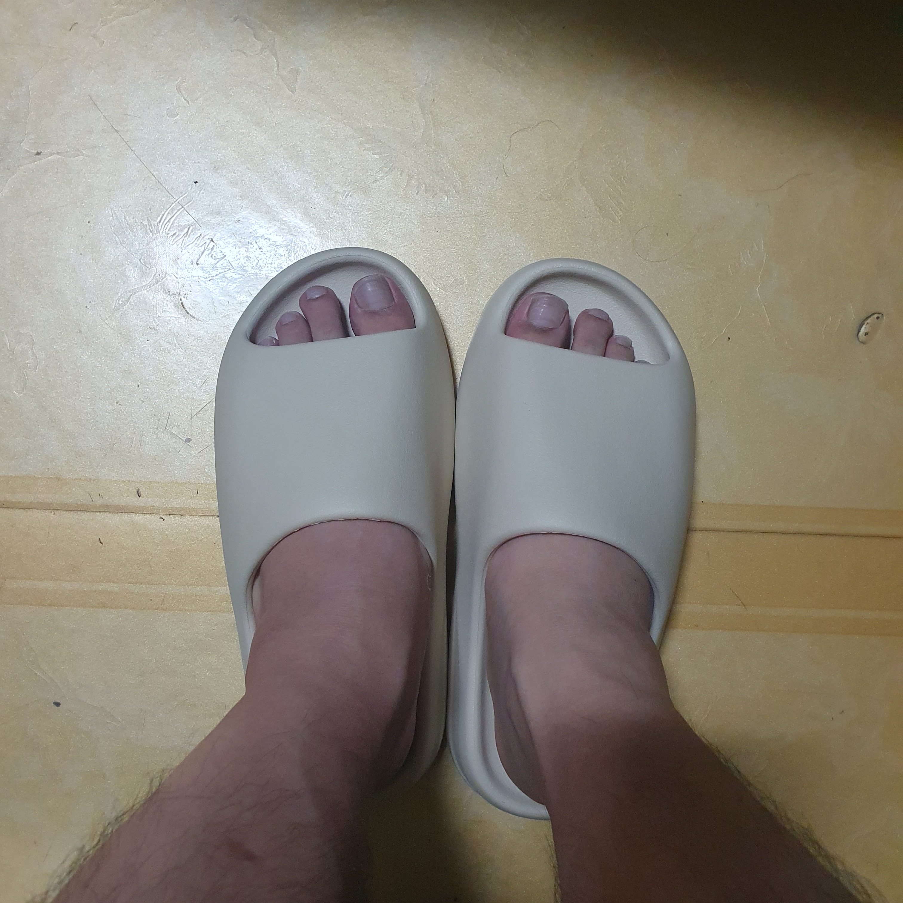 Adidas Yeezy Slide Bone 2022/2023 착용 스타일